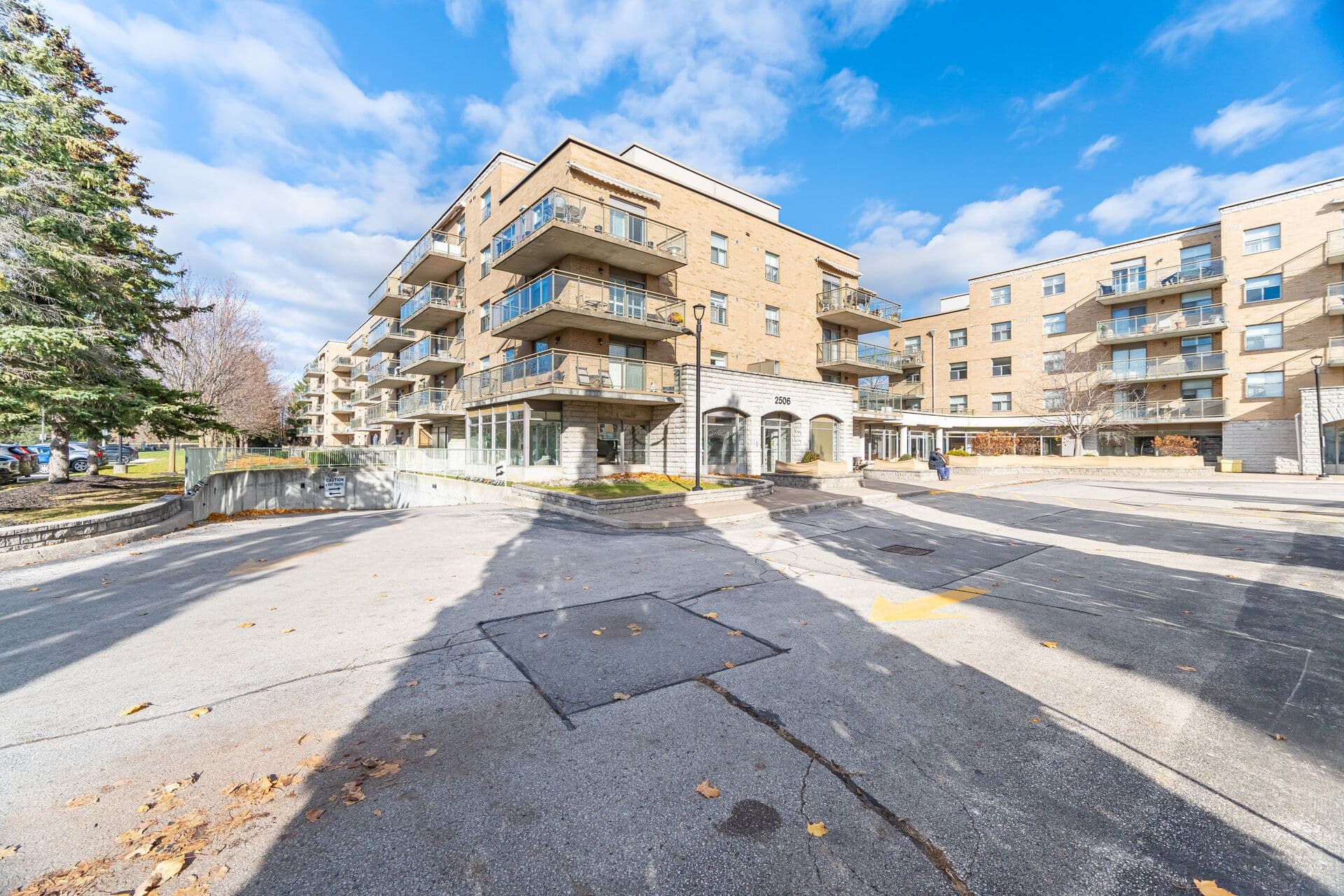 2506 RUTHERFORD Road 414, Vaughan, ON L4K 5N4