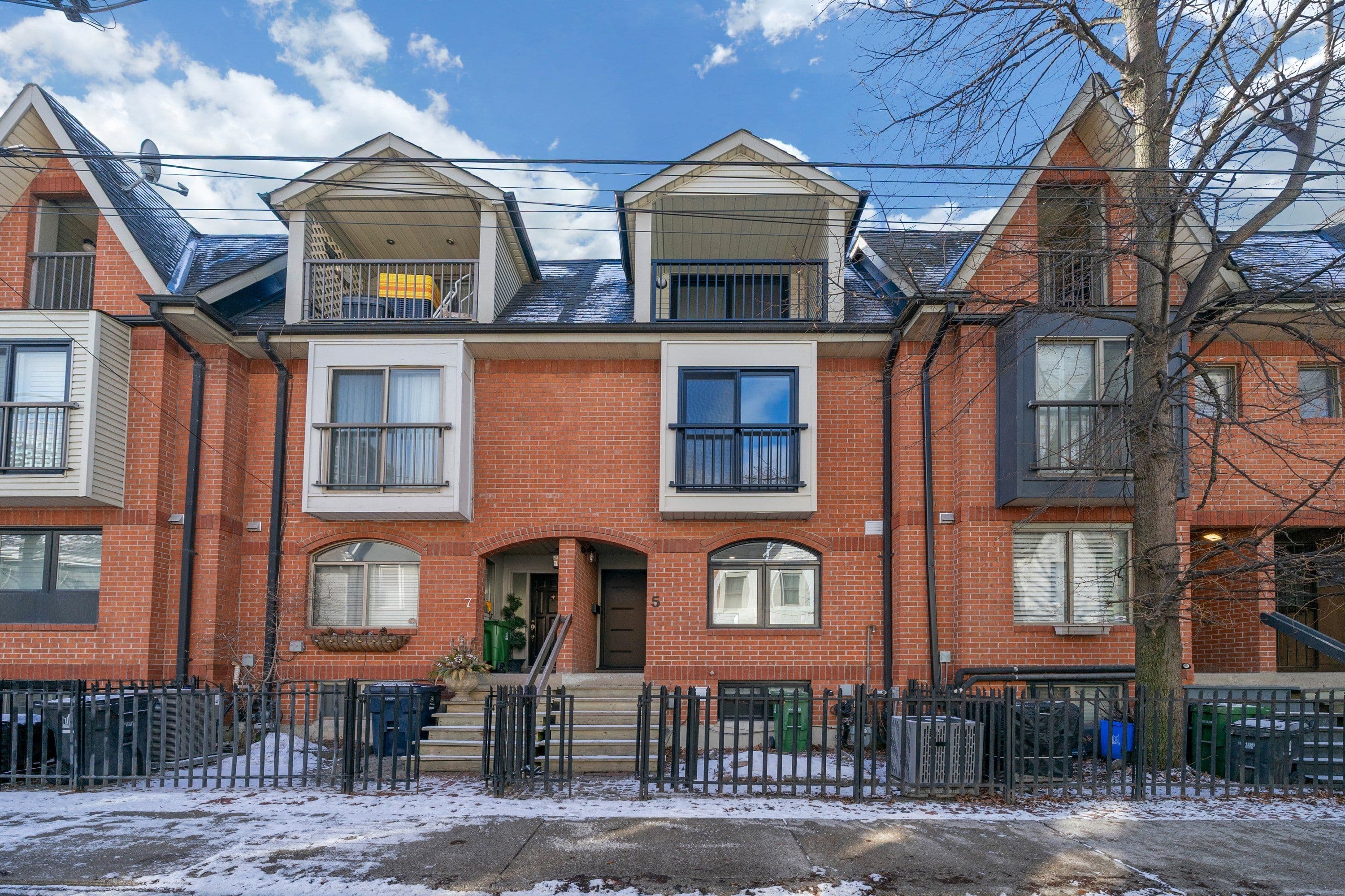 5 Wascana Avenue, Toronto C08, ON M5A 1V6