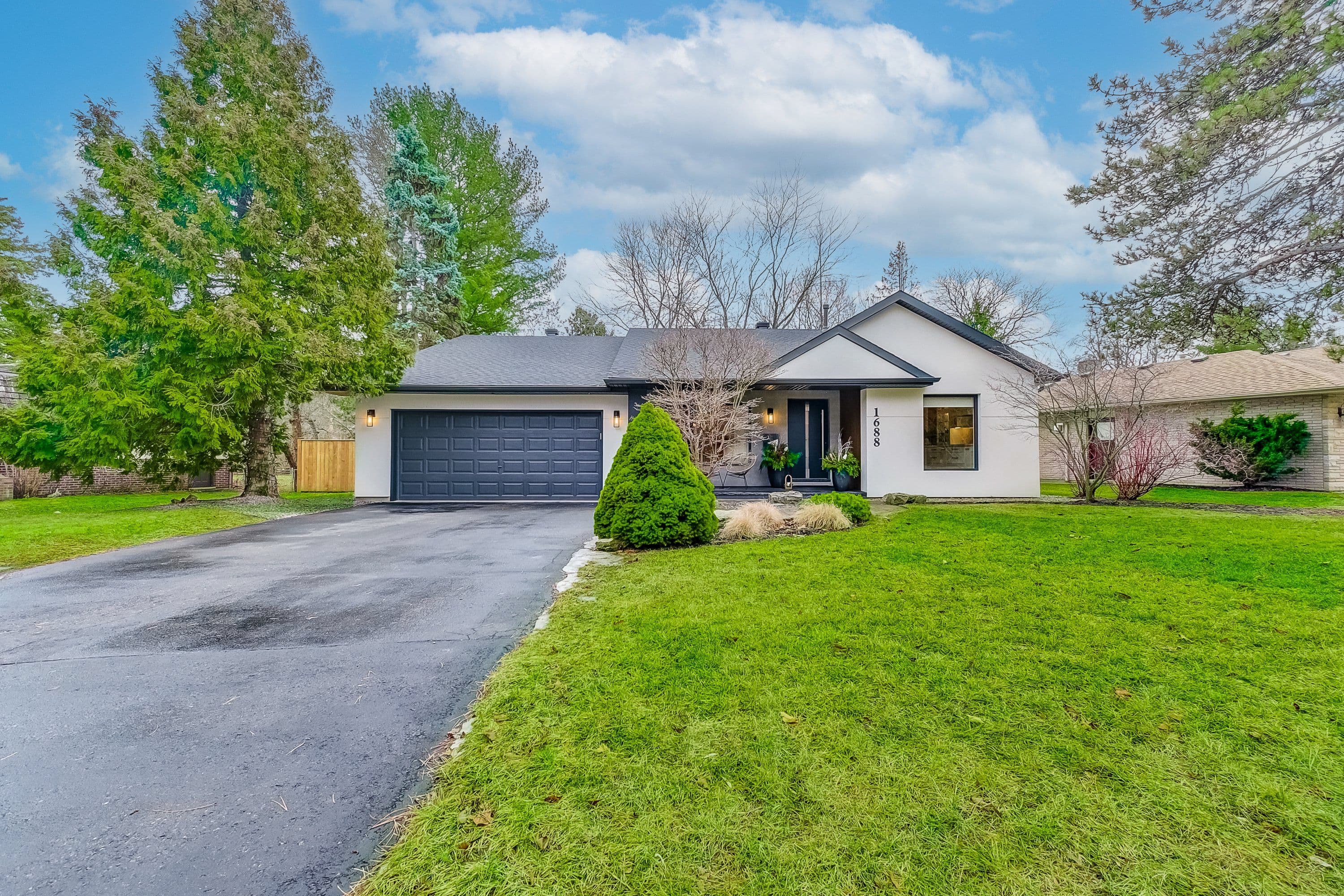 1688 Missenden Crescent, Mississauga, ON L5J 2T4