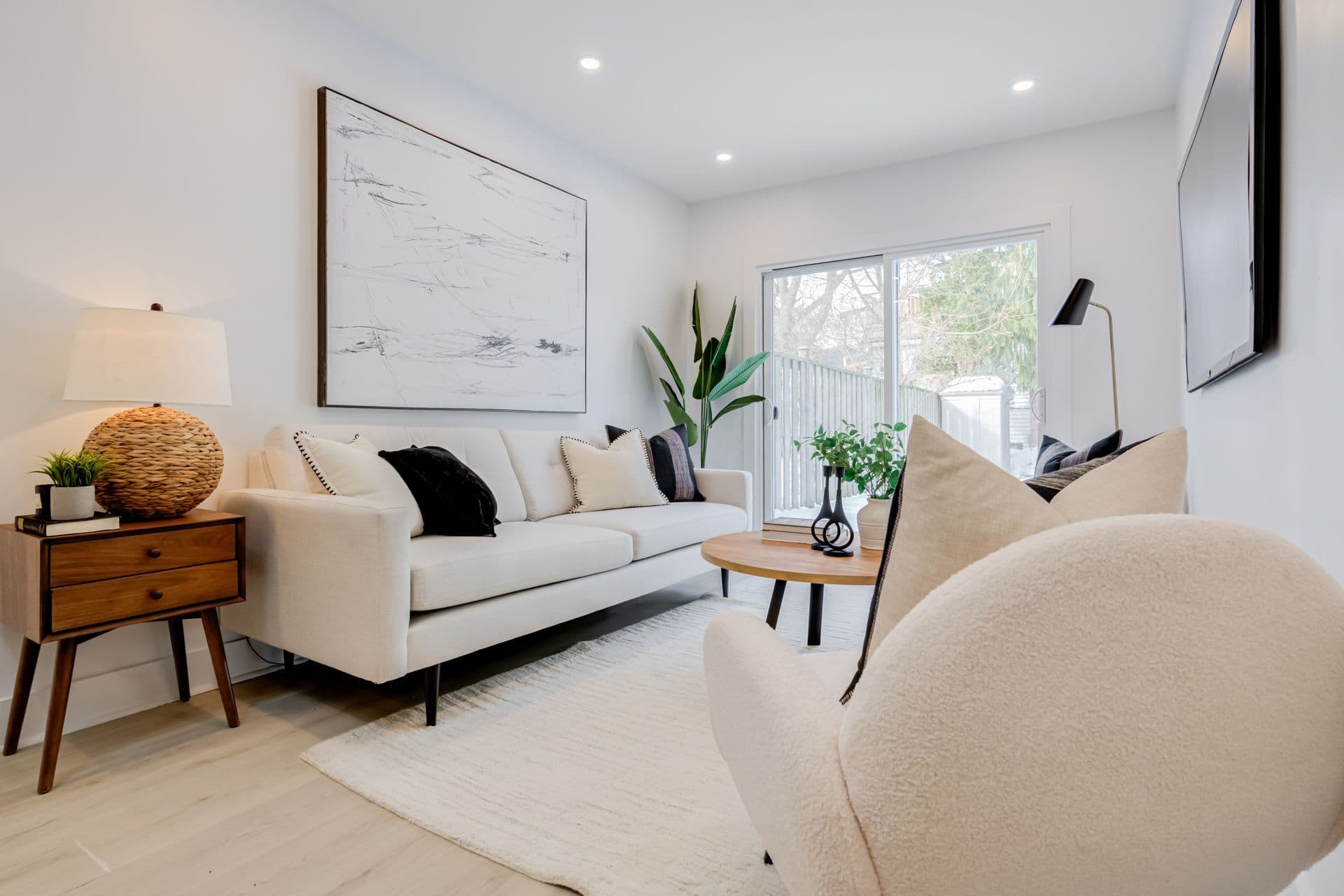 146 Hanson Street, Toronto E02, ON M4C 1A4