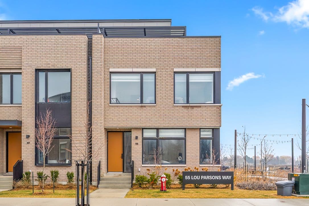 35 Lou Parson Way 98, Mississauga, ON L5H 0B2