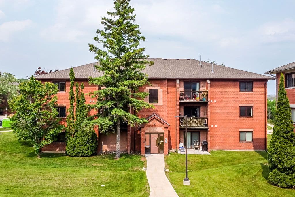 179 Edgehill Drive B6, Barrie, ON L4N 1L9