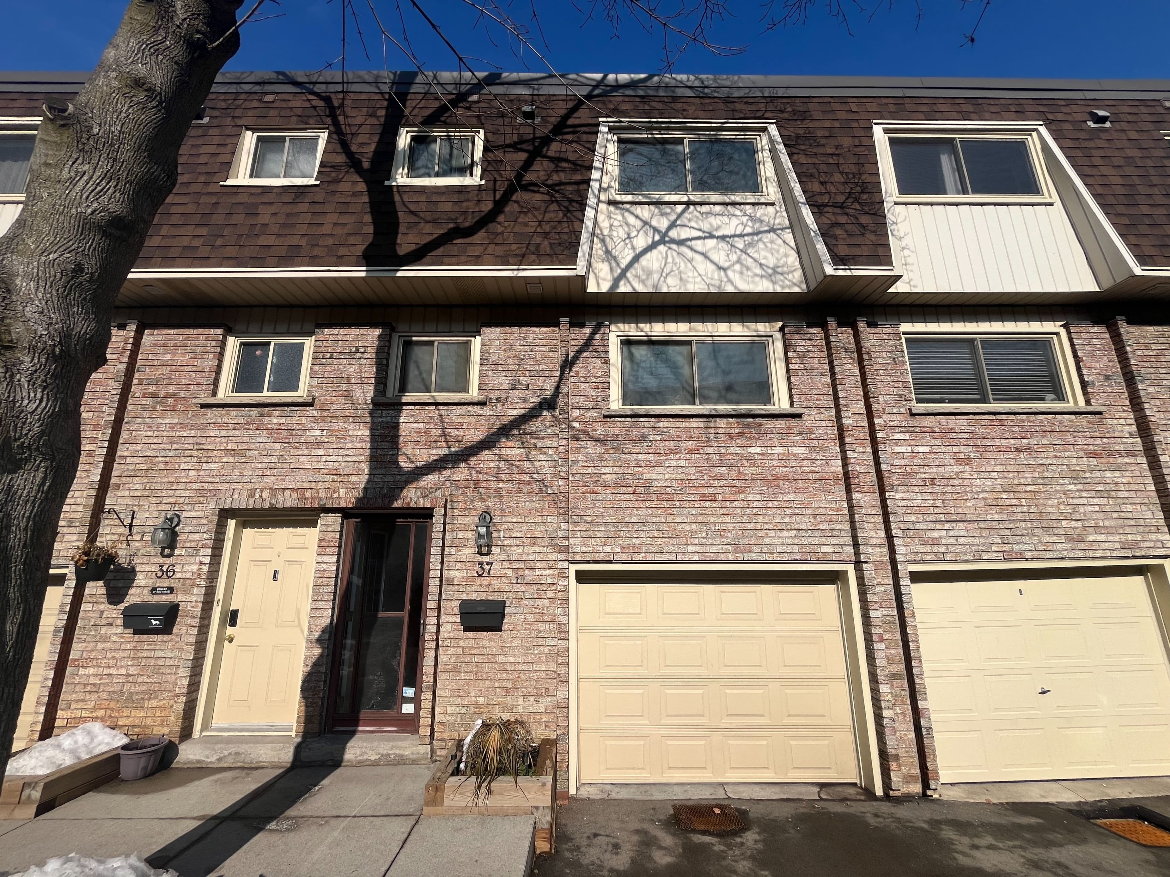 125 BONAVENTURE Drive 37, Hamilton, ON L9C 5Y5