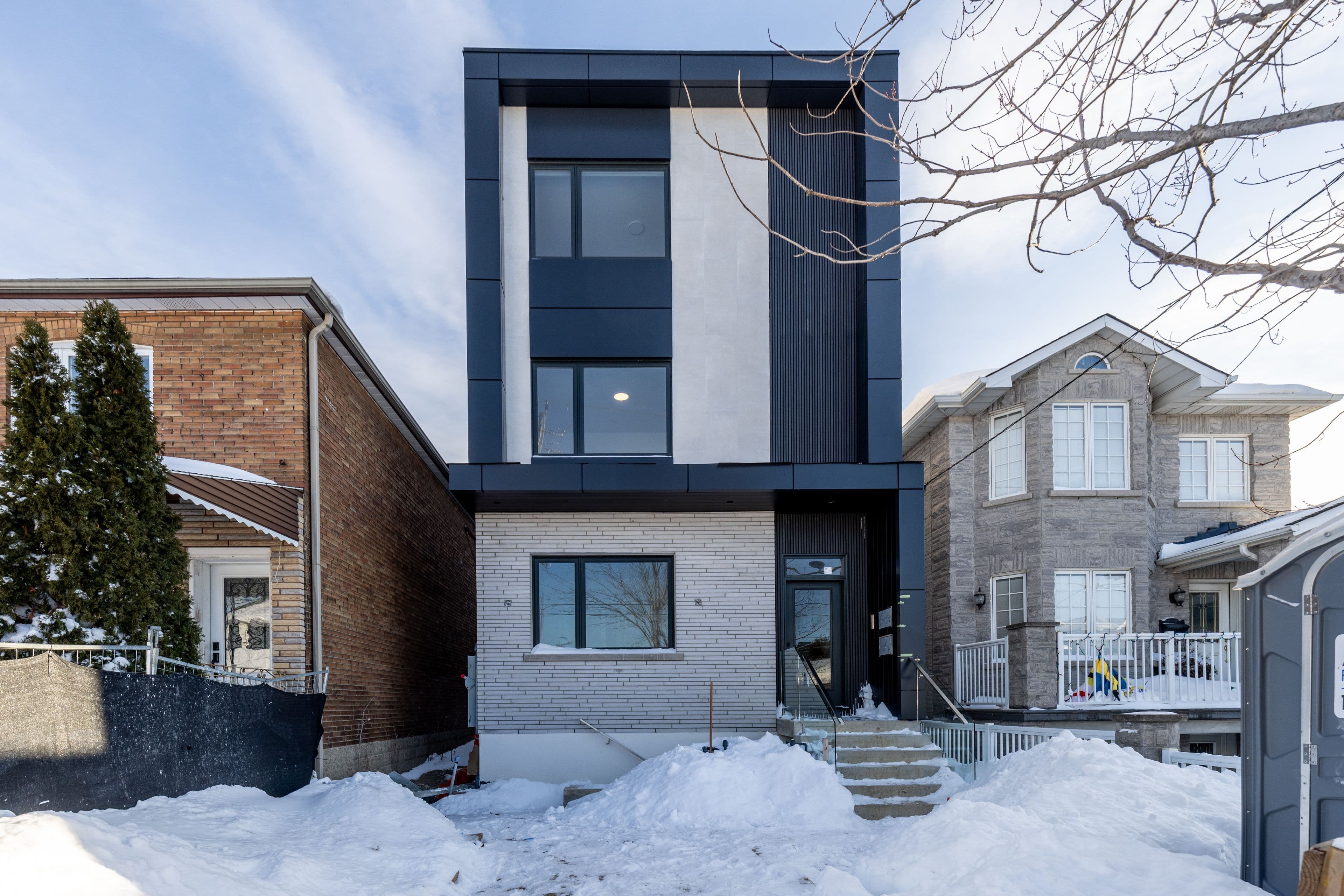 29 Hatherley Road D, Toronto W03, ON M6E 1V8