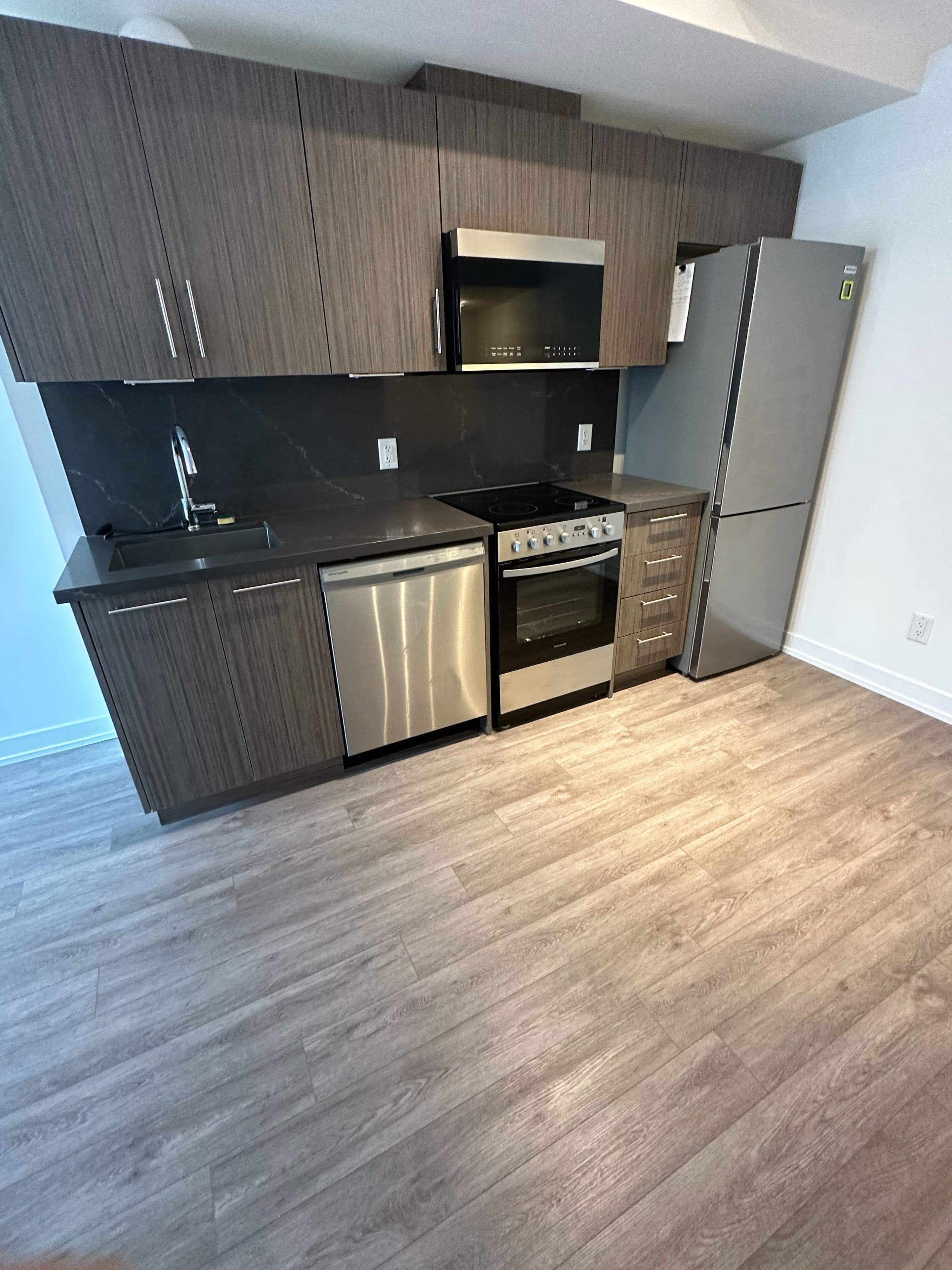 871 Sheppard Avenue 3, Toronto C06, ON M3H 2T4