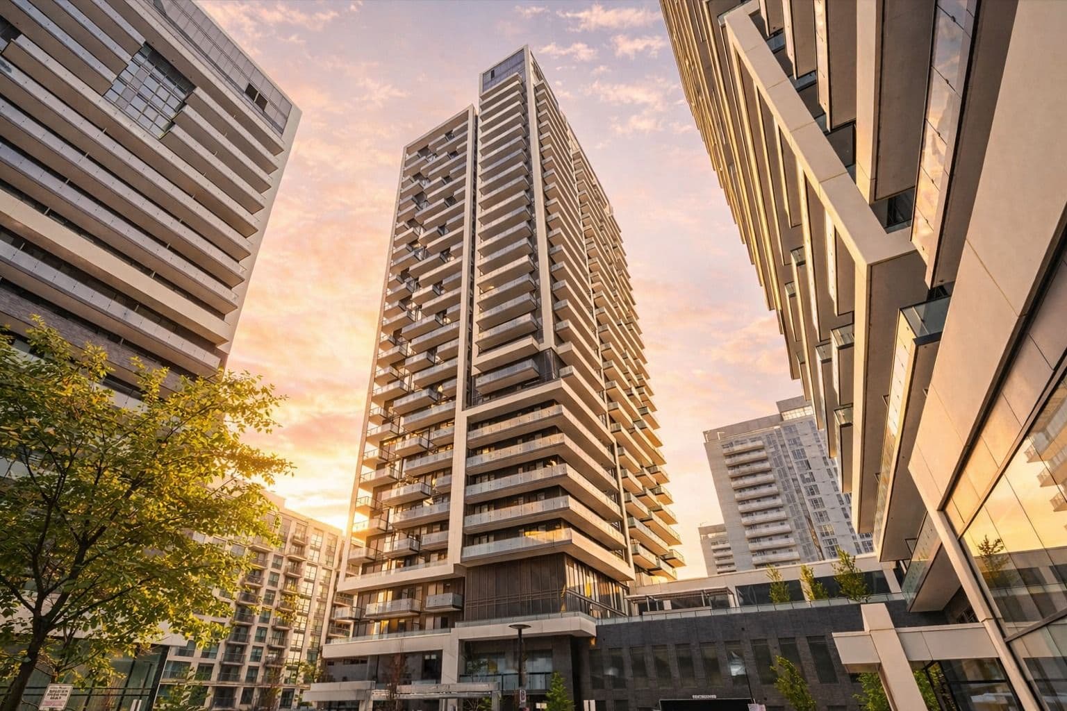 95 ONEIDA Crescent PH08, Richmond Hill, ON L4B 0H5