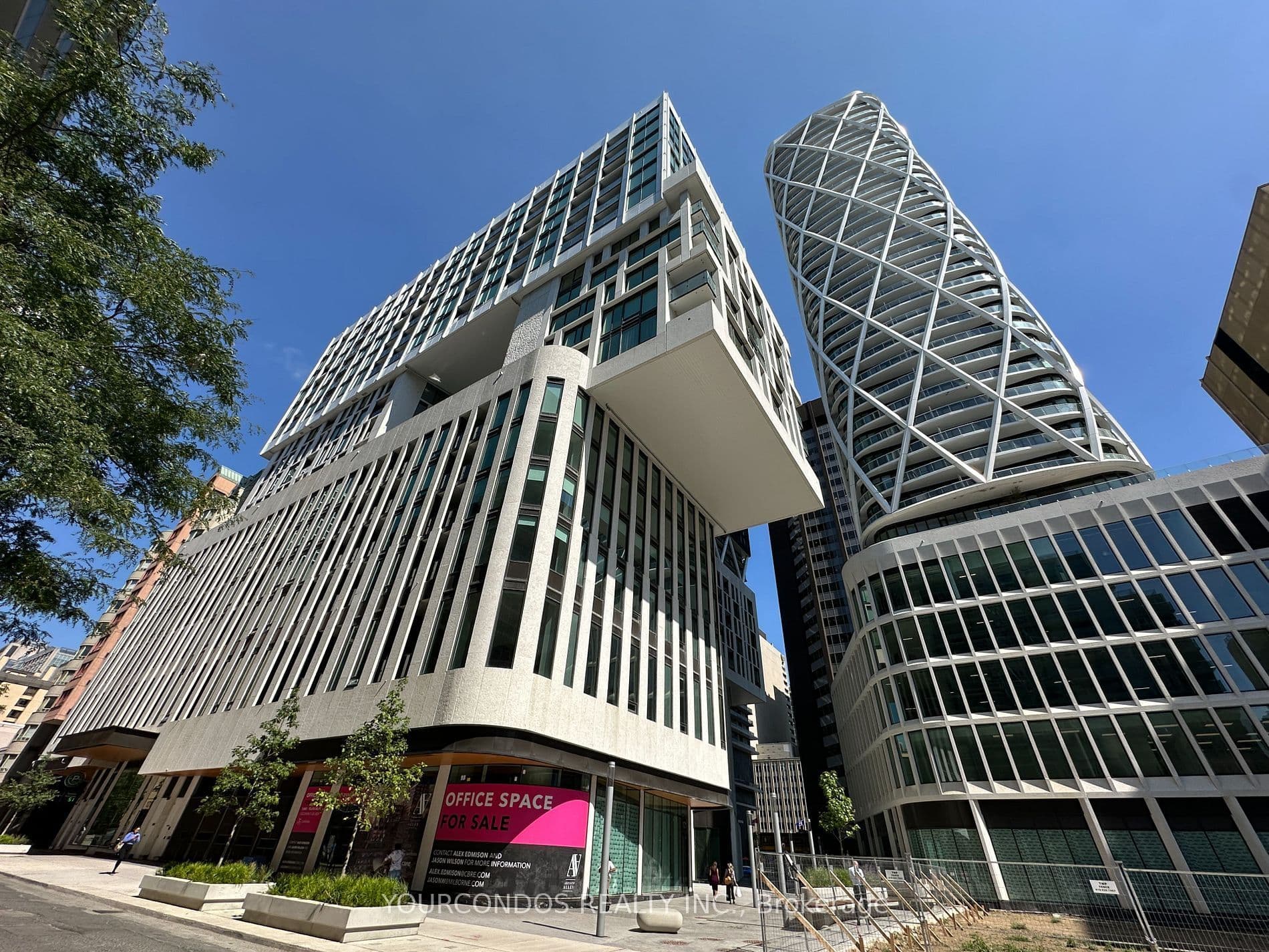 121 St Patrick Street 1518, Toronto C01, ON M5T 0B8