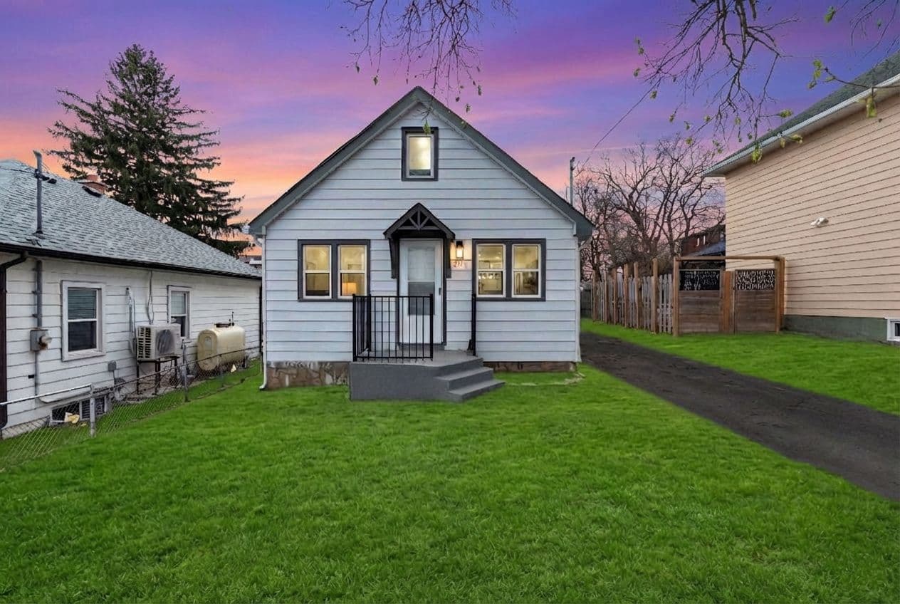 377 Adelaide Avenue W, Oshawa, ON L1J 2R7