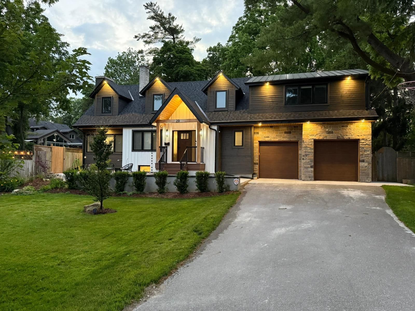 29 Pinewood Trail, Mississauga, ON L5G 2L2