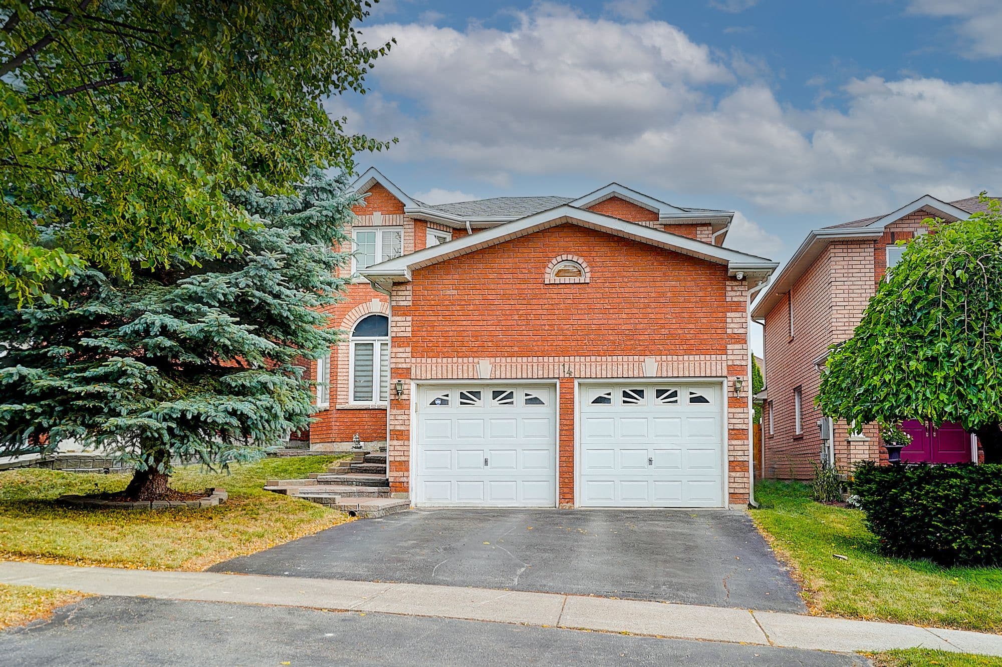 14 Prince Drive, Bradford West Gwillimbury, ON L3Z 3B7