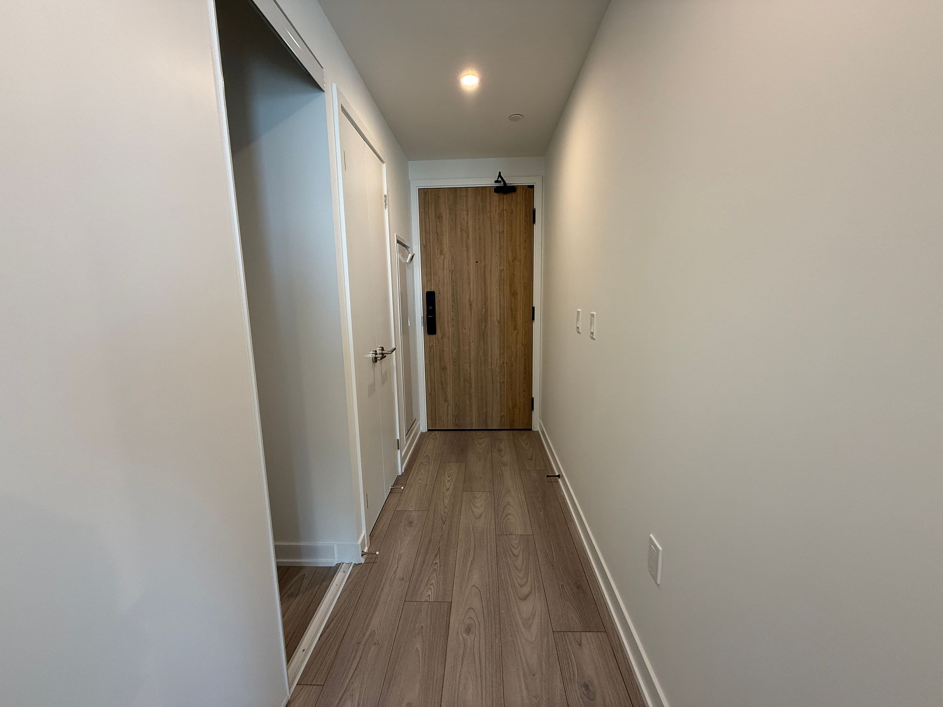 1 Fairview Road E 1713, Mississauga, ON L5A 4C6