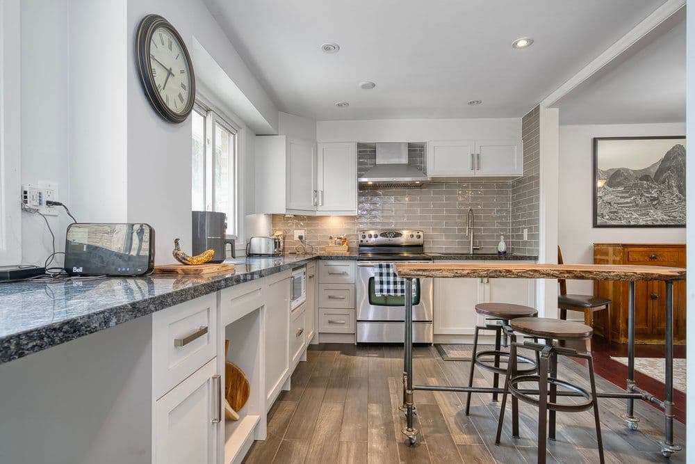 92 Twenty Ninth Street 3, Toronto W06, ON M8W 3B2