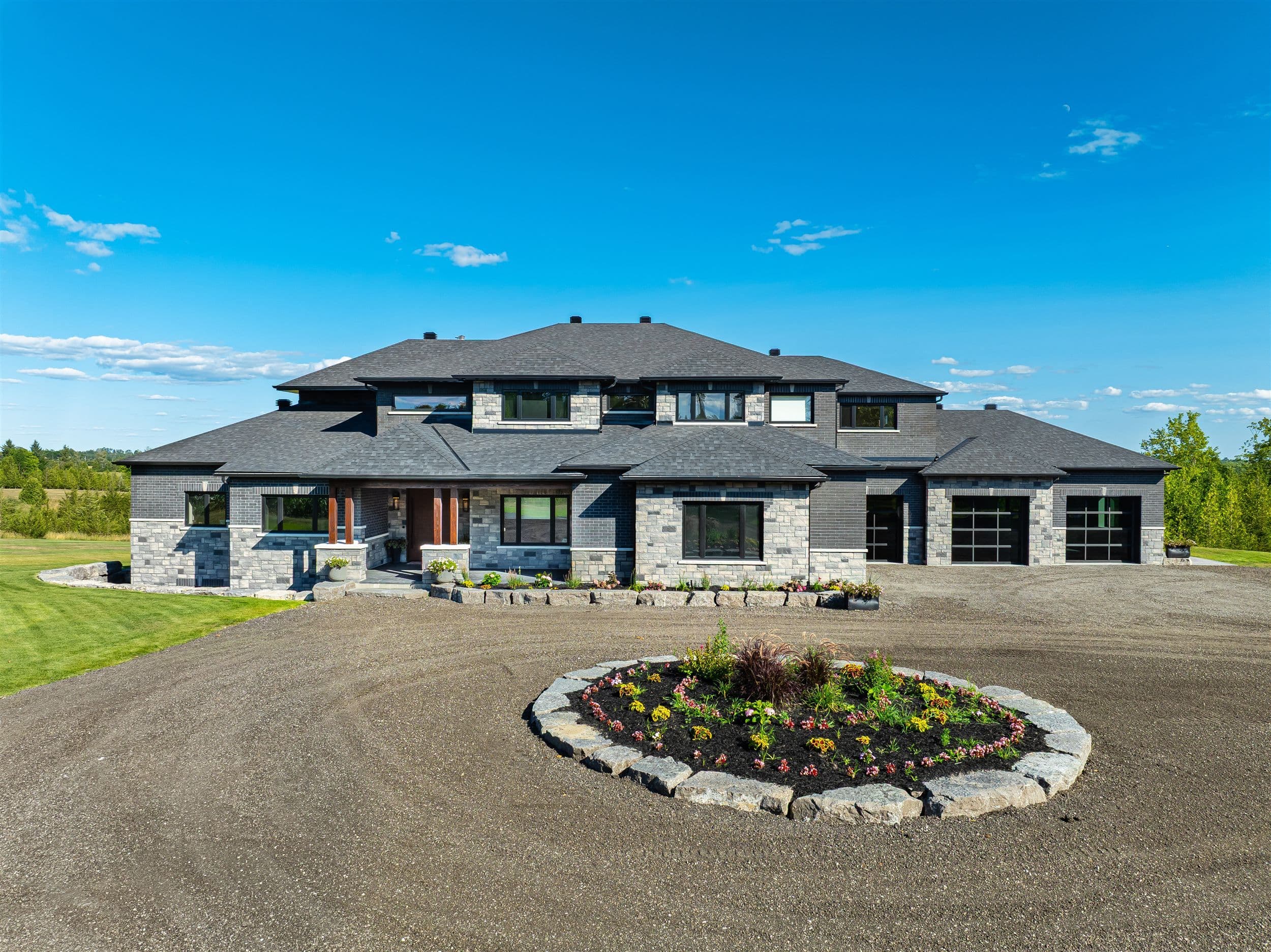 6374 Smith Boulevard, Georgina, ON L0E 1N0