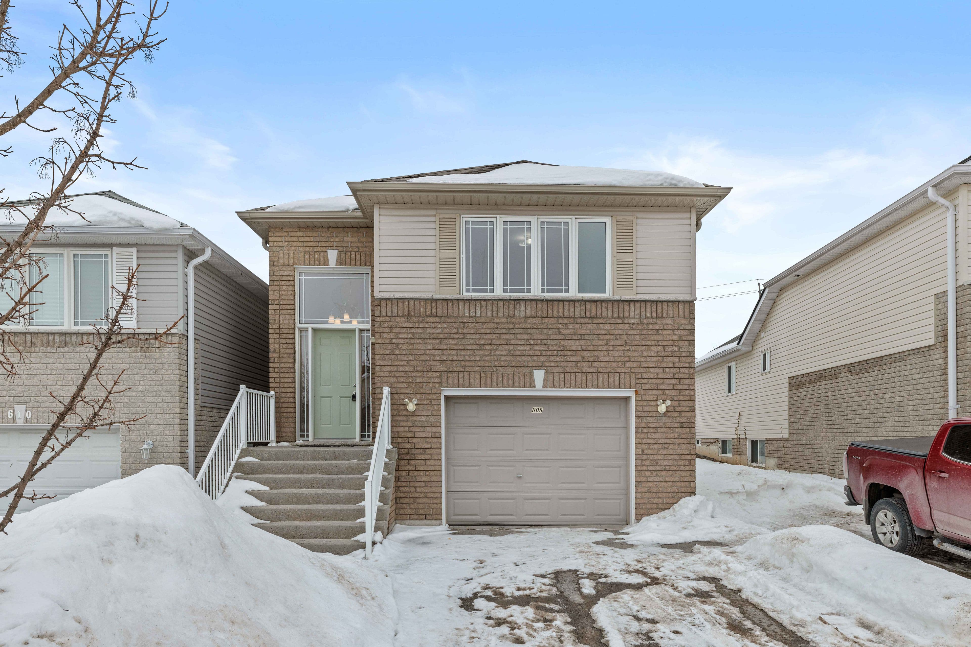 608 Clancy Crescent, Peterborough, ON K9K 2S2