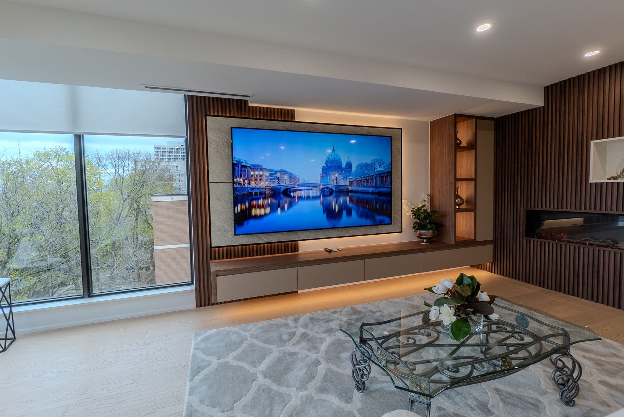 447 Walmer Road 608, Toronto C03, ON M5P 2X9