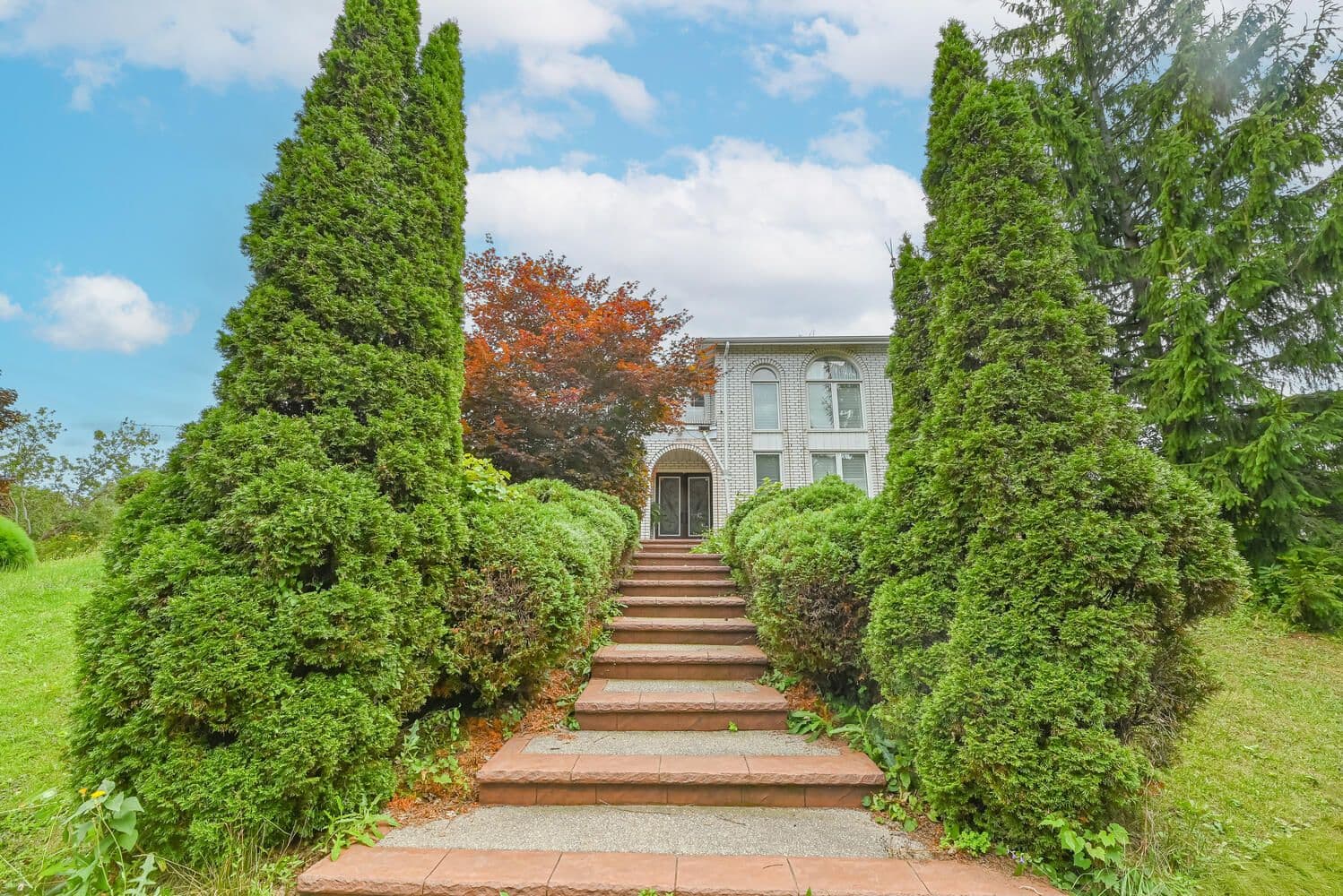 282 Book Road E, Hamilton, ON L9G 3L1