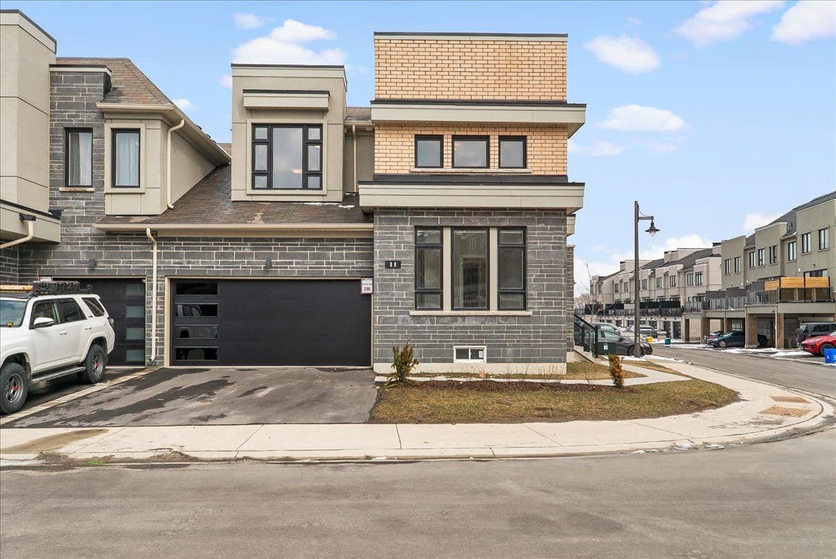 11 Sailors Landing, Clarington, ON L1C 7G4