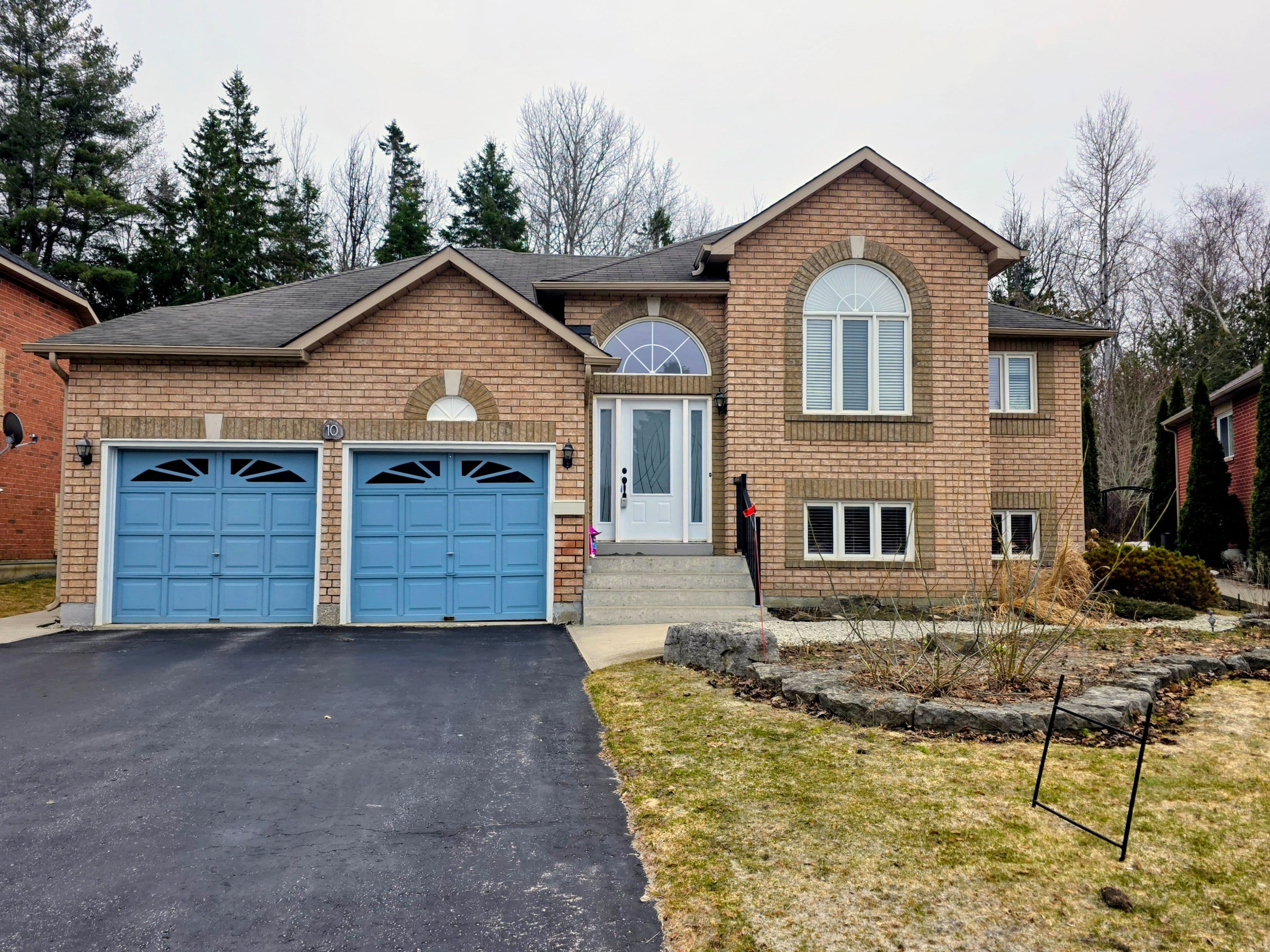 10 Cherry Sands Crescent, Wasaga Beach, ON L9Z 1P5