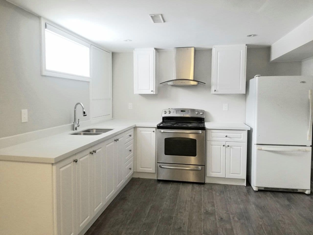 12 Ottawa Court, Aurora, ON L4G 2Y7