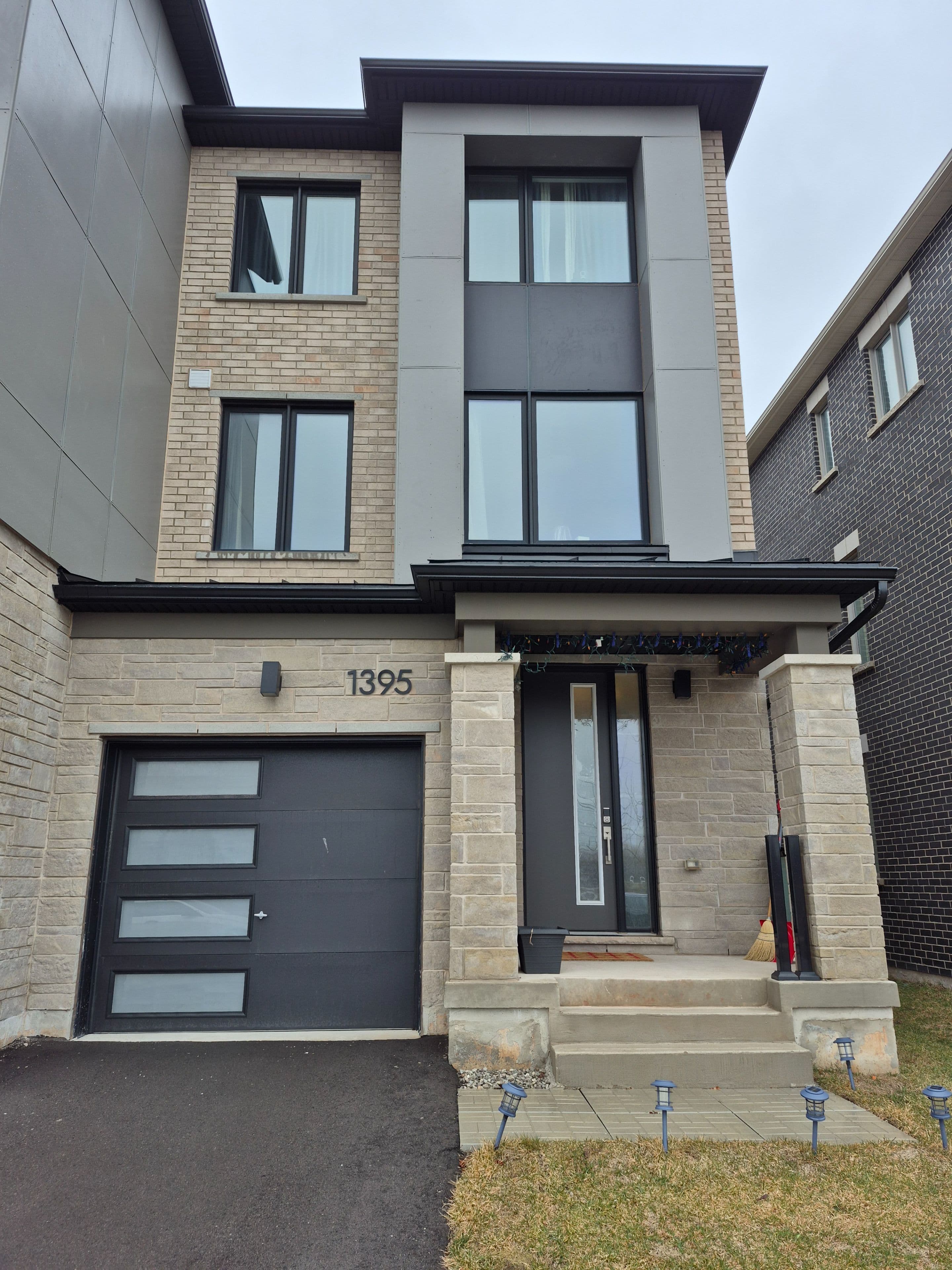 1395 Shevchenko Boulevard, Oakville, ON L6M 5P3