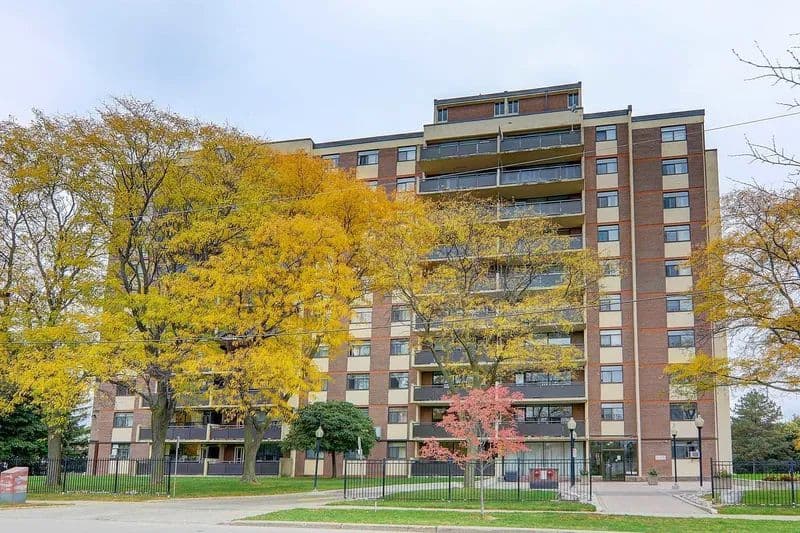 5 Frith Road 1004, Toronto W05, ON M3N 2L5