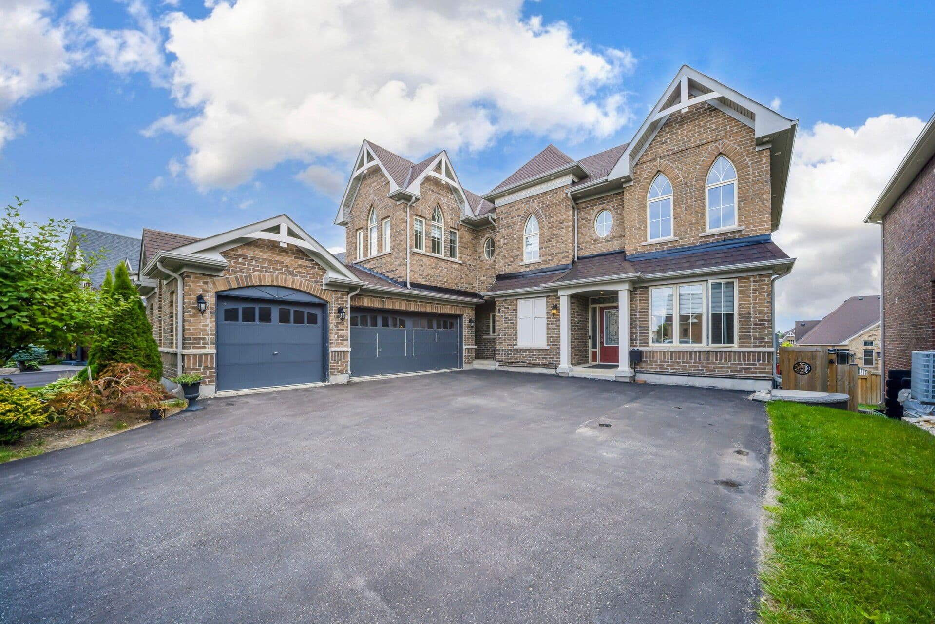 8 Mitchell Crescent, Mono, ON L9W 6W6