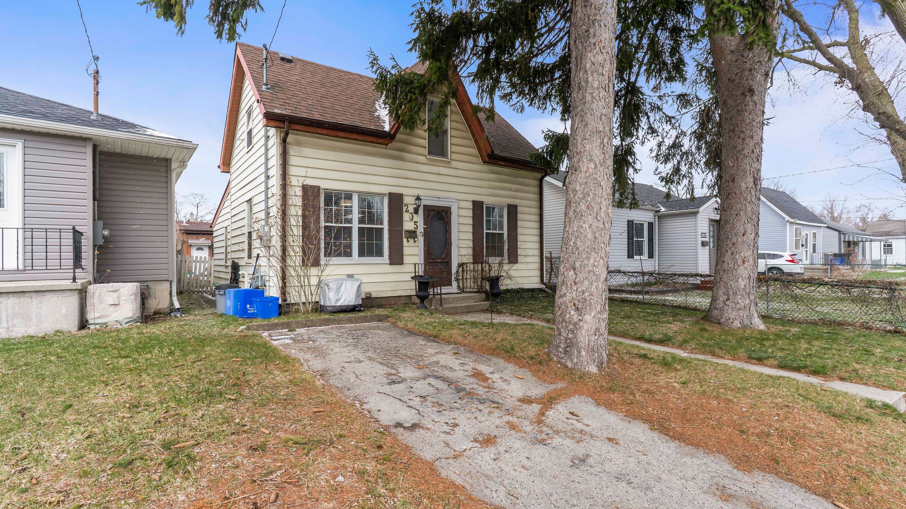 205 East Street, London East, ON N5Z 2S1