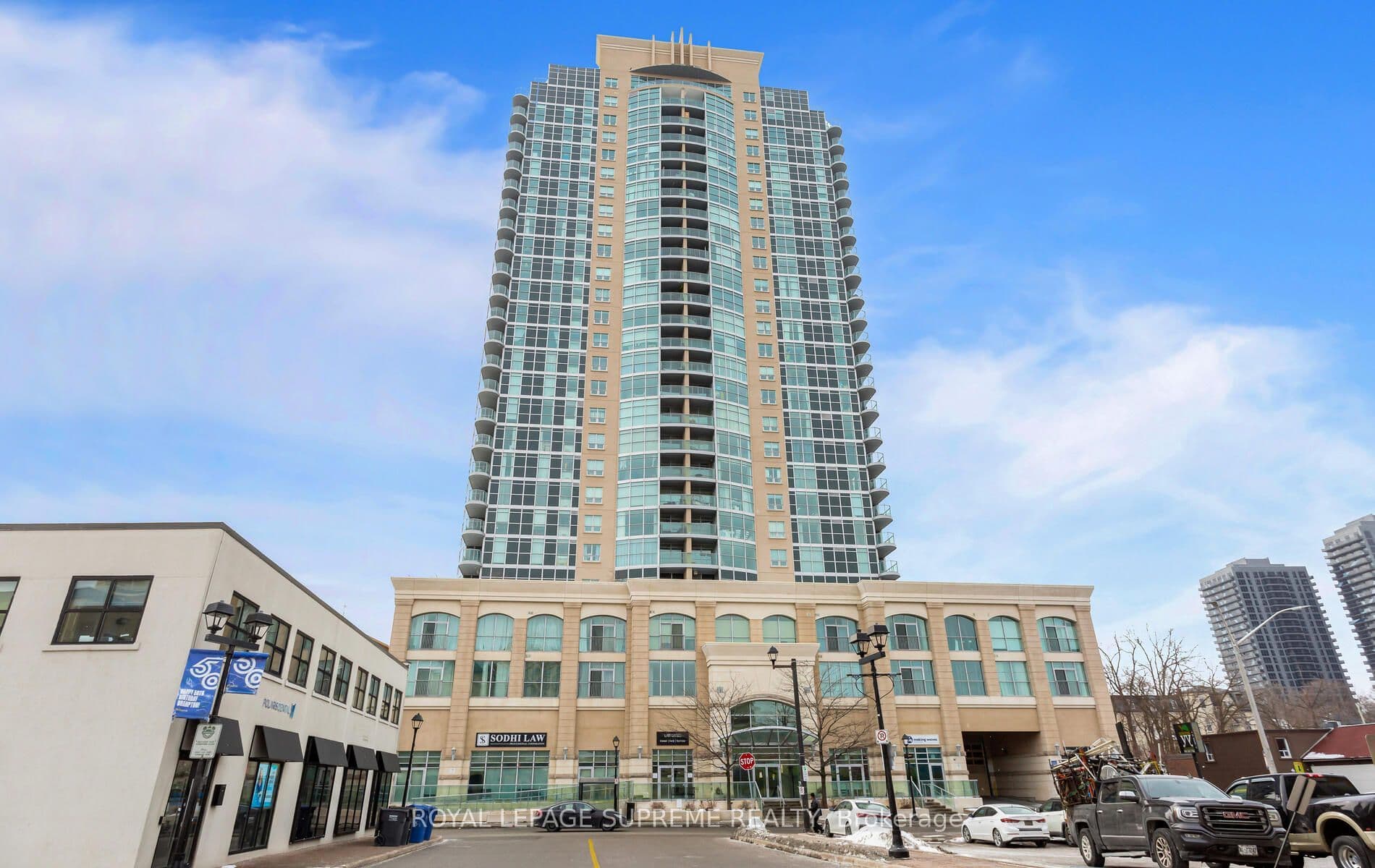 9 George Street 1606, Brampton, ON L6X 0T6