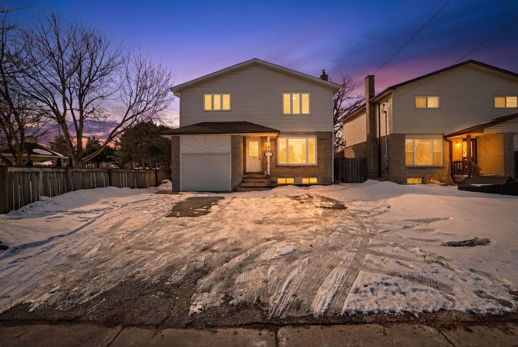 704 Brock Street S, Whitby, ON L1N 4L2