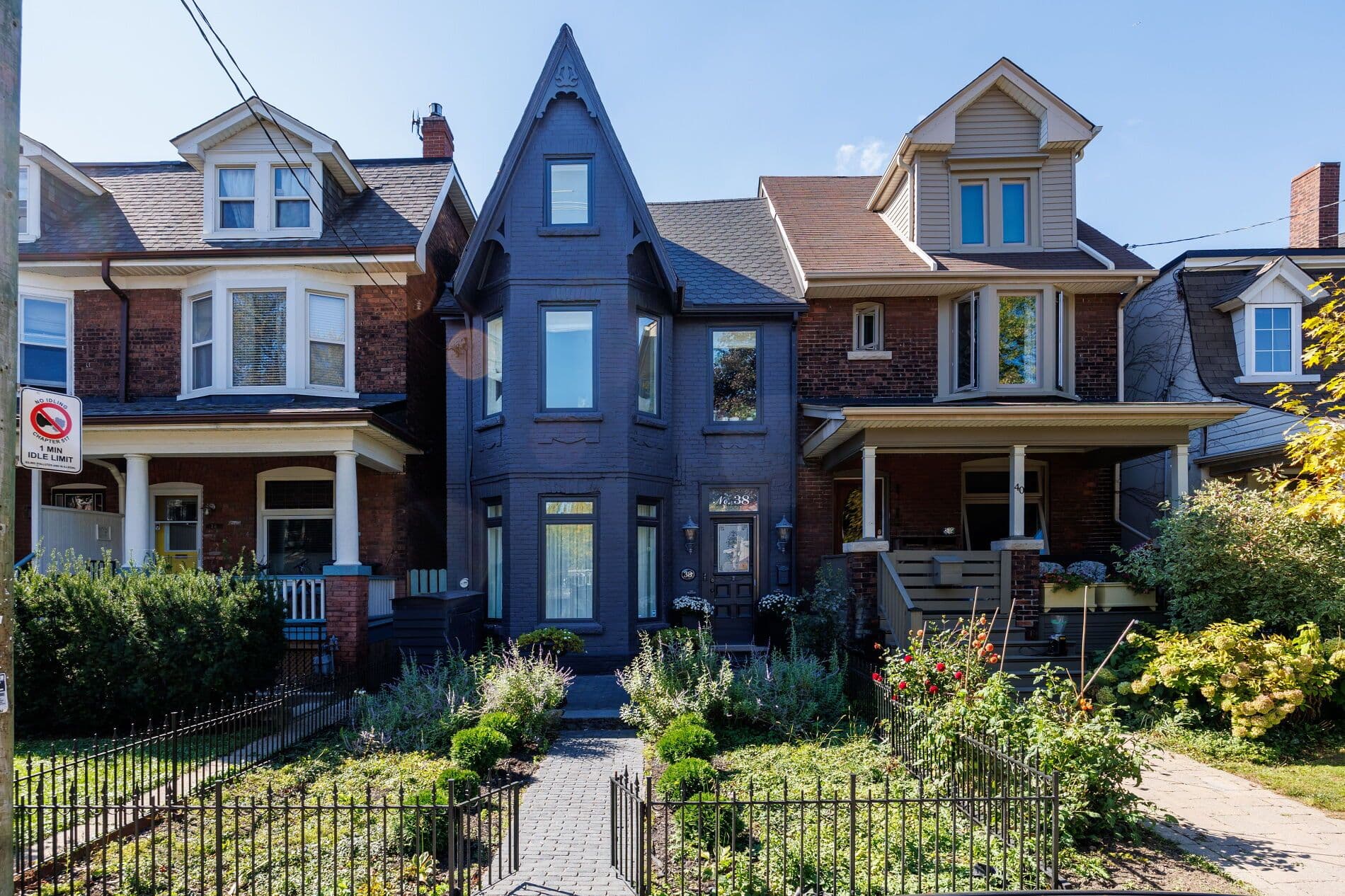 38 Sorauren Avenue, Toronto W01, ON M6R 2C7