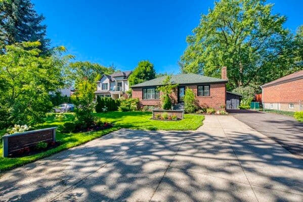 538 fourth Line, Oakville, ON L6L 5A7