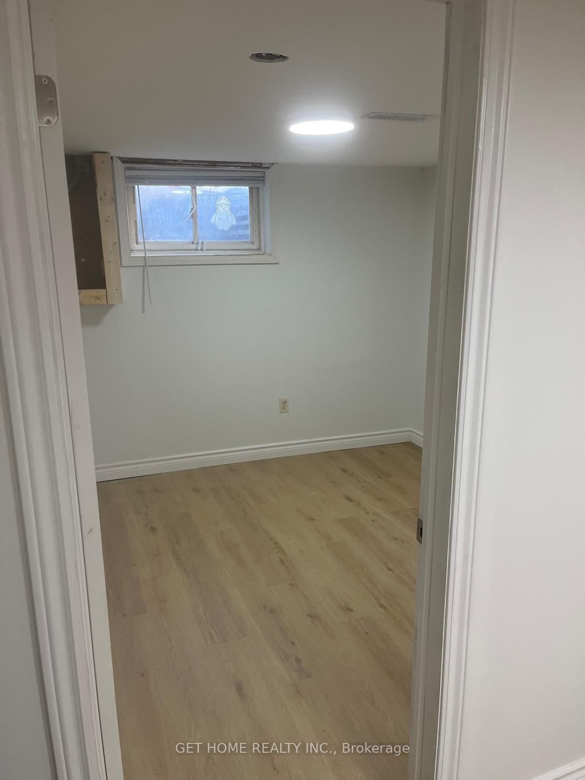 116 Southlawn Avenue #Bsmt, Oshawa, ON L1H 3Y3