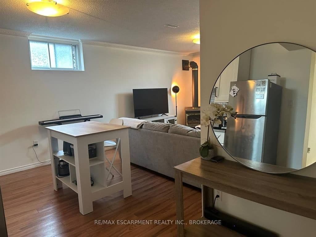 253 EAST 44TH Street Lower, Hamilton, ON L8T 3H7