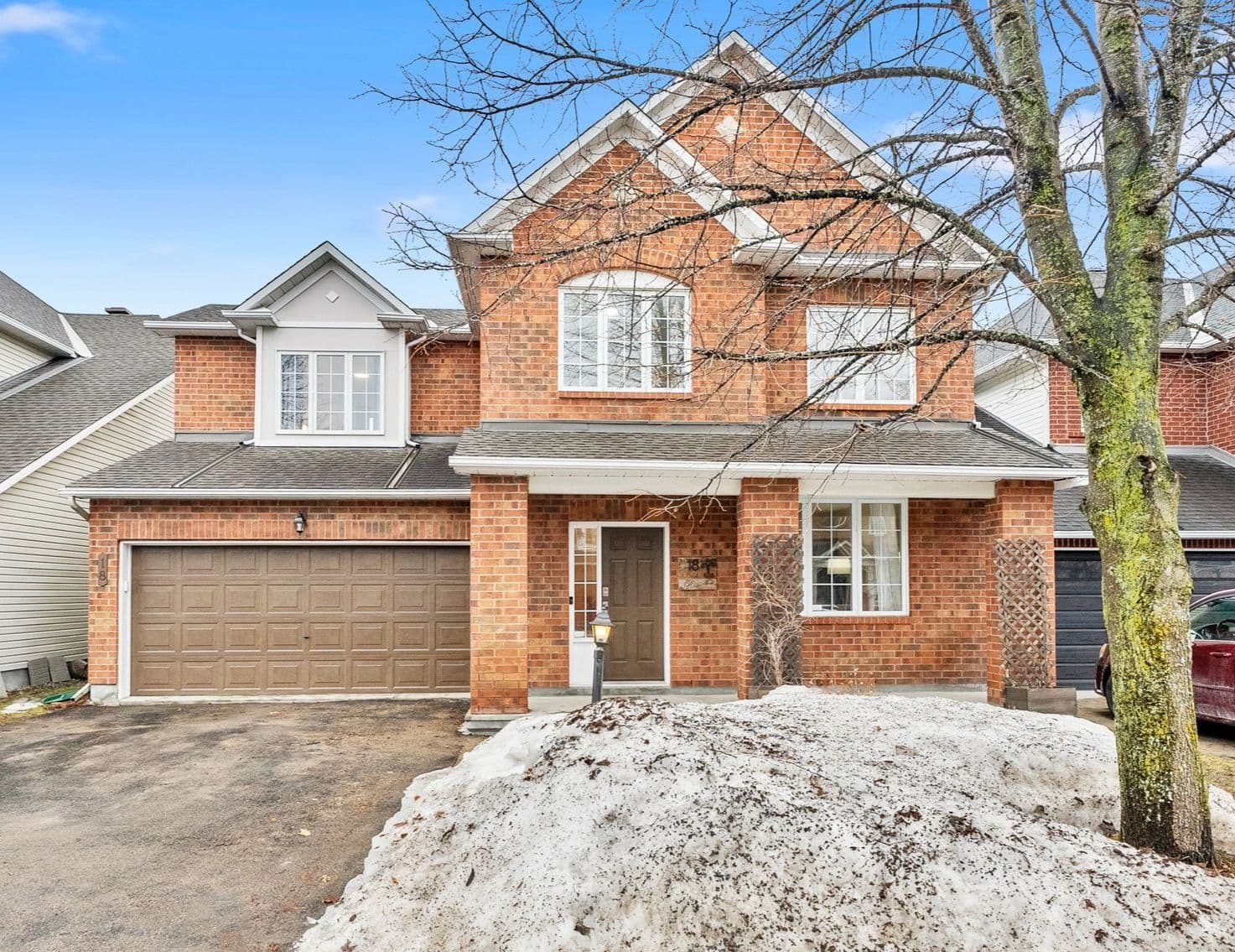 18 Irish Rose Crescent, Barrhaven, ON K2J 4T7