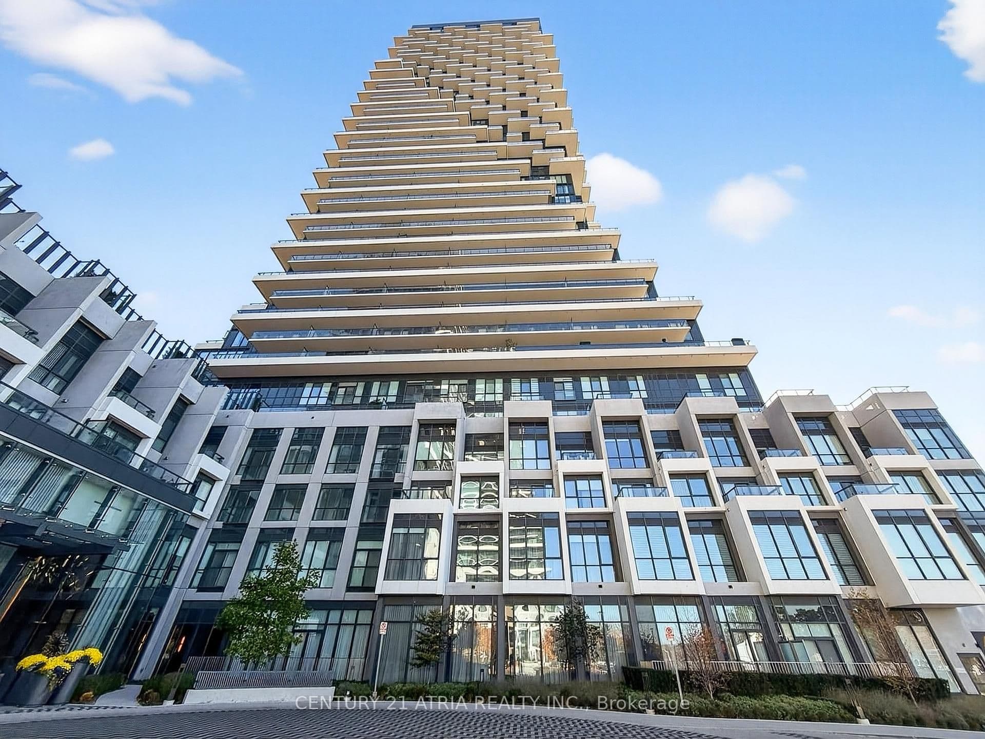 30 Inn On The Park Drive 802, Toronto C13, ON M3C 0P7