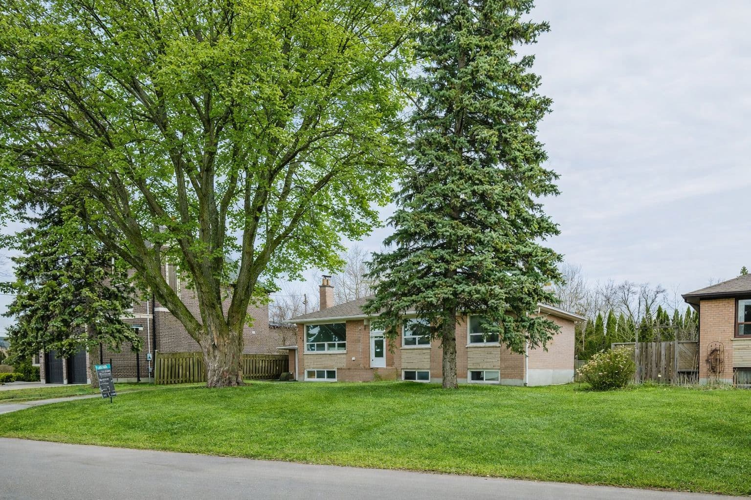 142 Kingslynn Drive, King, ON L7B 1H1