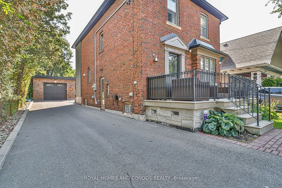 19 Midburn Avenue Lower, Toronto E03, ON M4C 2C8