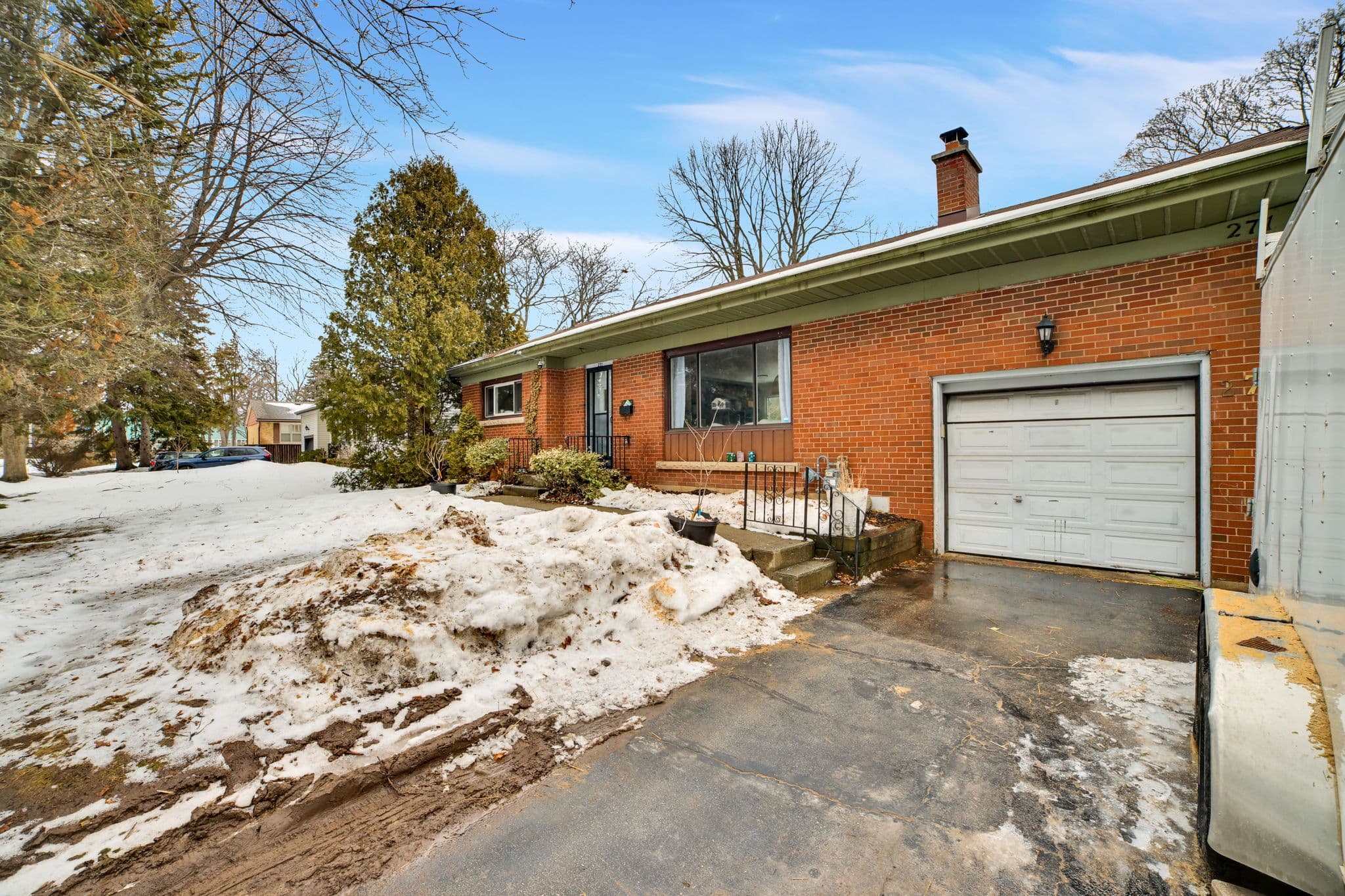 271 Linden Avenue, Burlington, ON L7L 2P4
