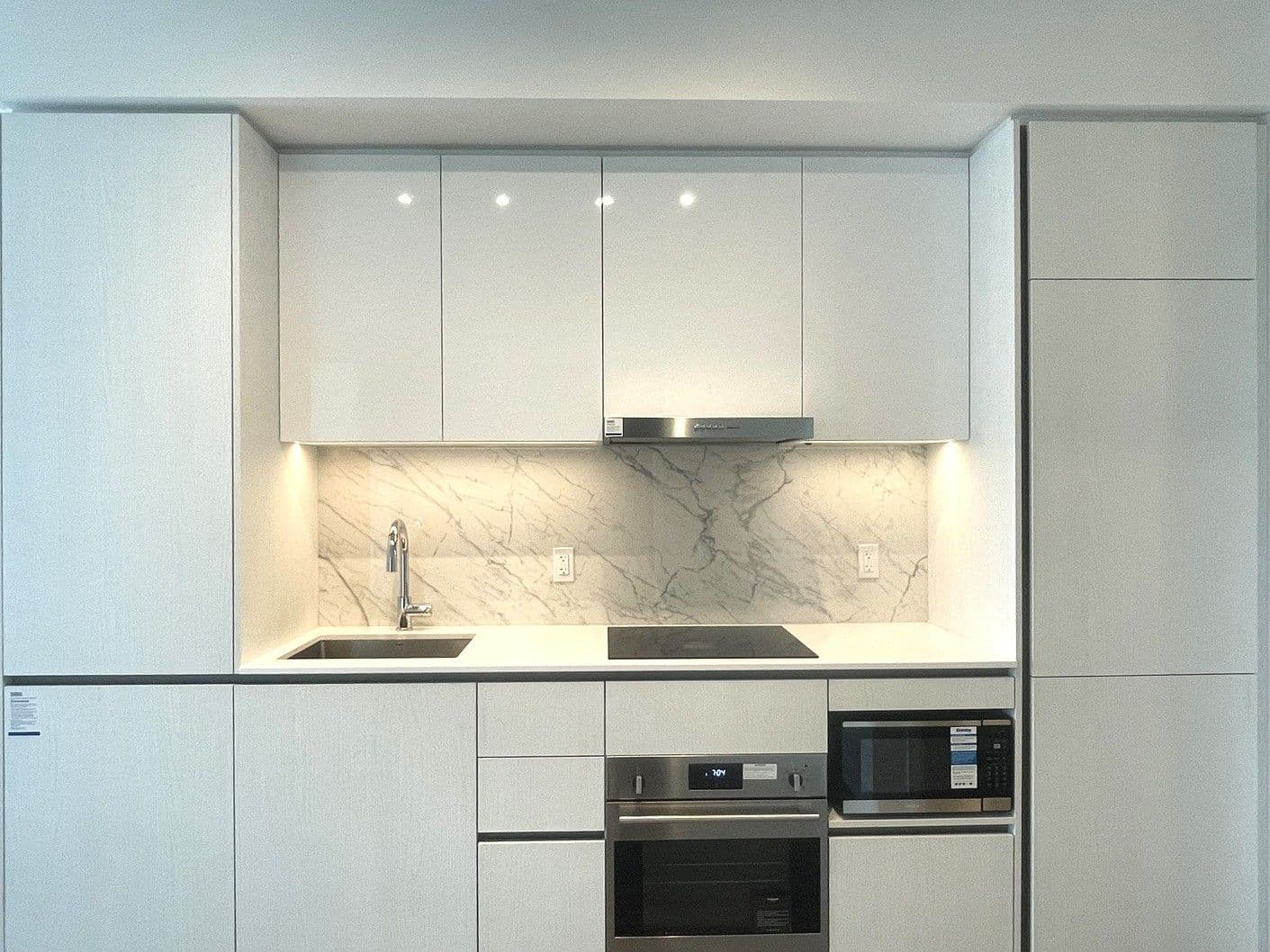 8 Interchange Way 5811, Vaughan, ON L4K 5Z7