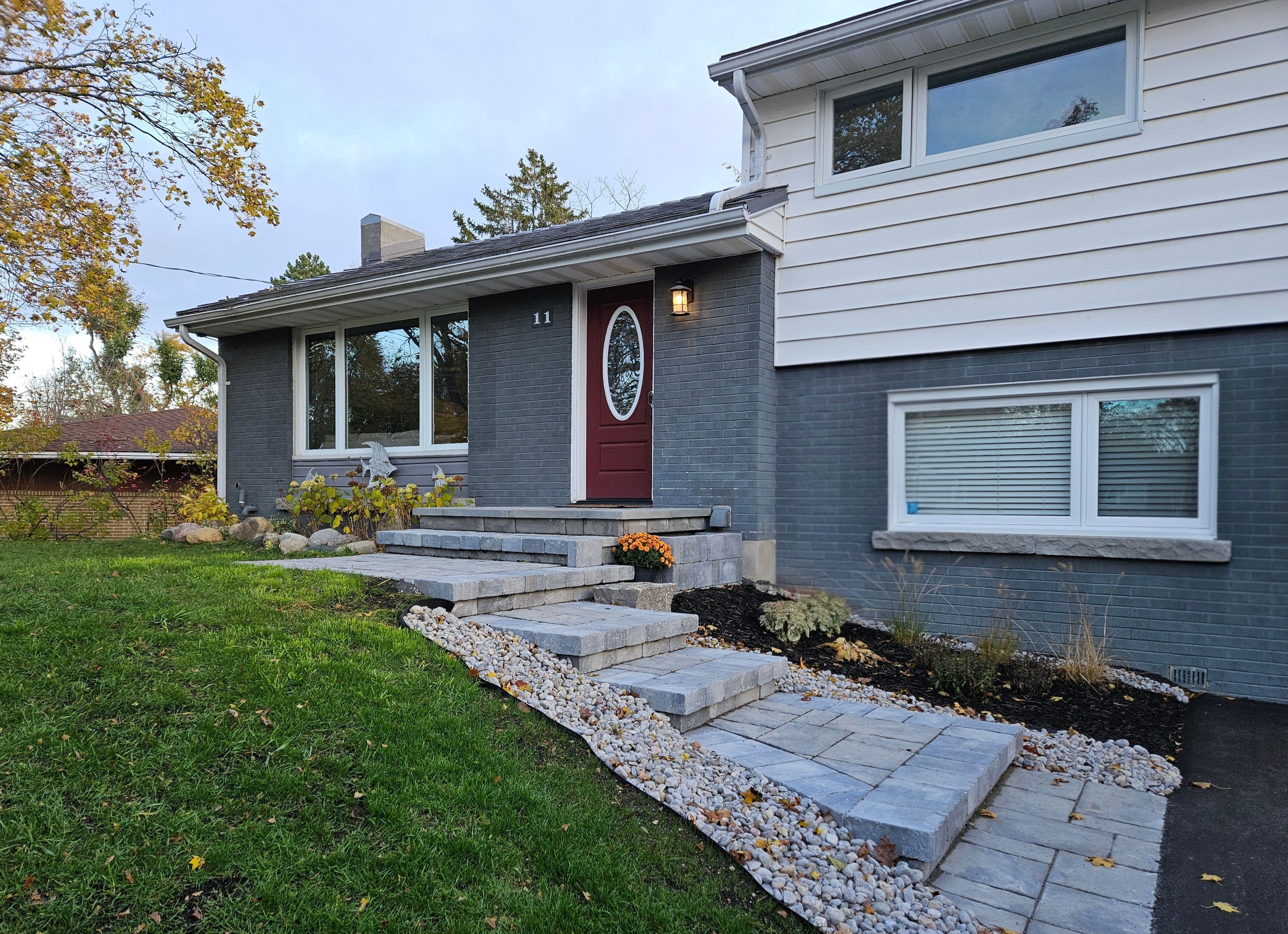 11 Castle Drive, Barrie, ON L4N 1P7