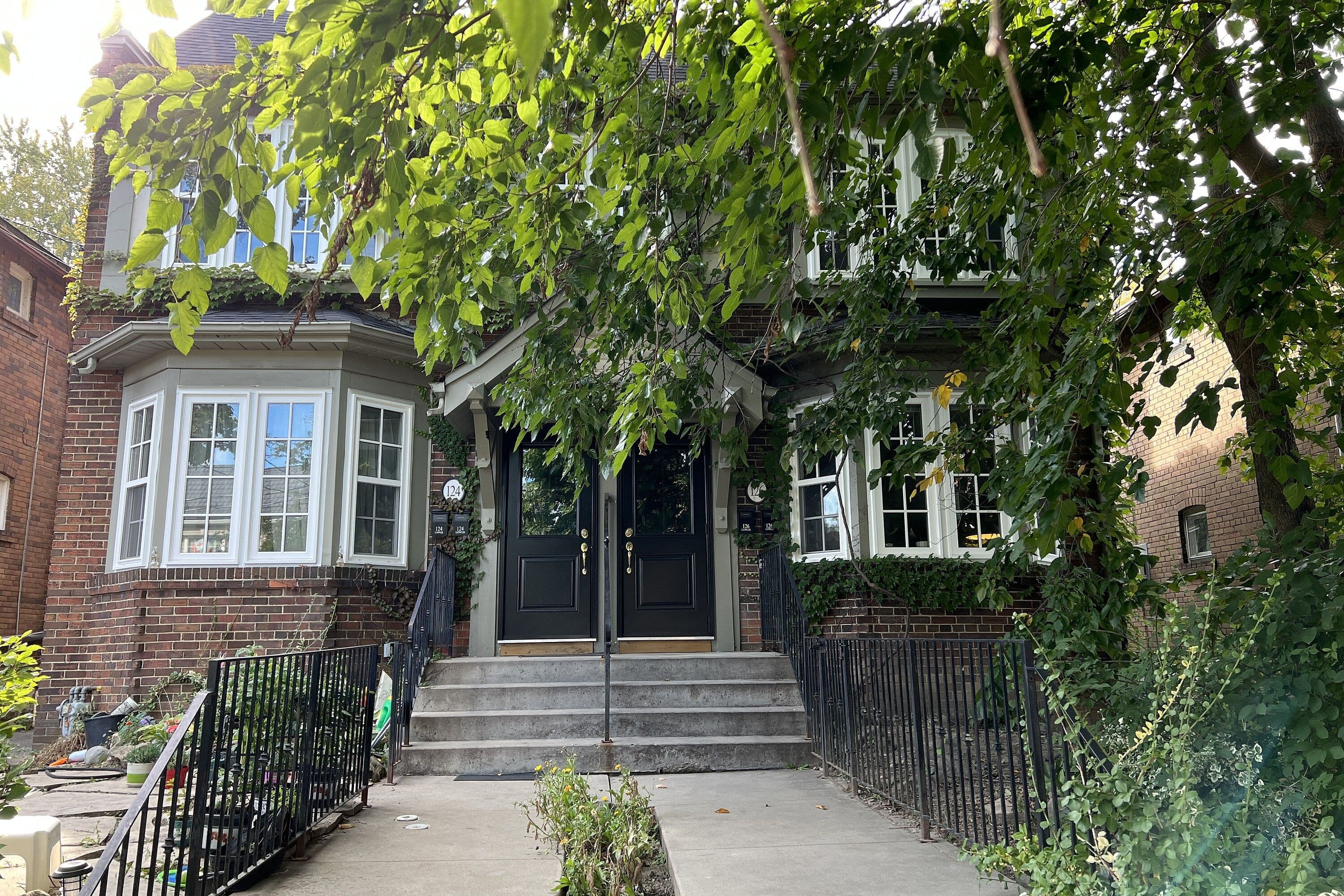 126 Braemar Avenue Upper, Toronto C03, ON M5P 2L4