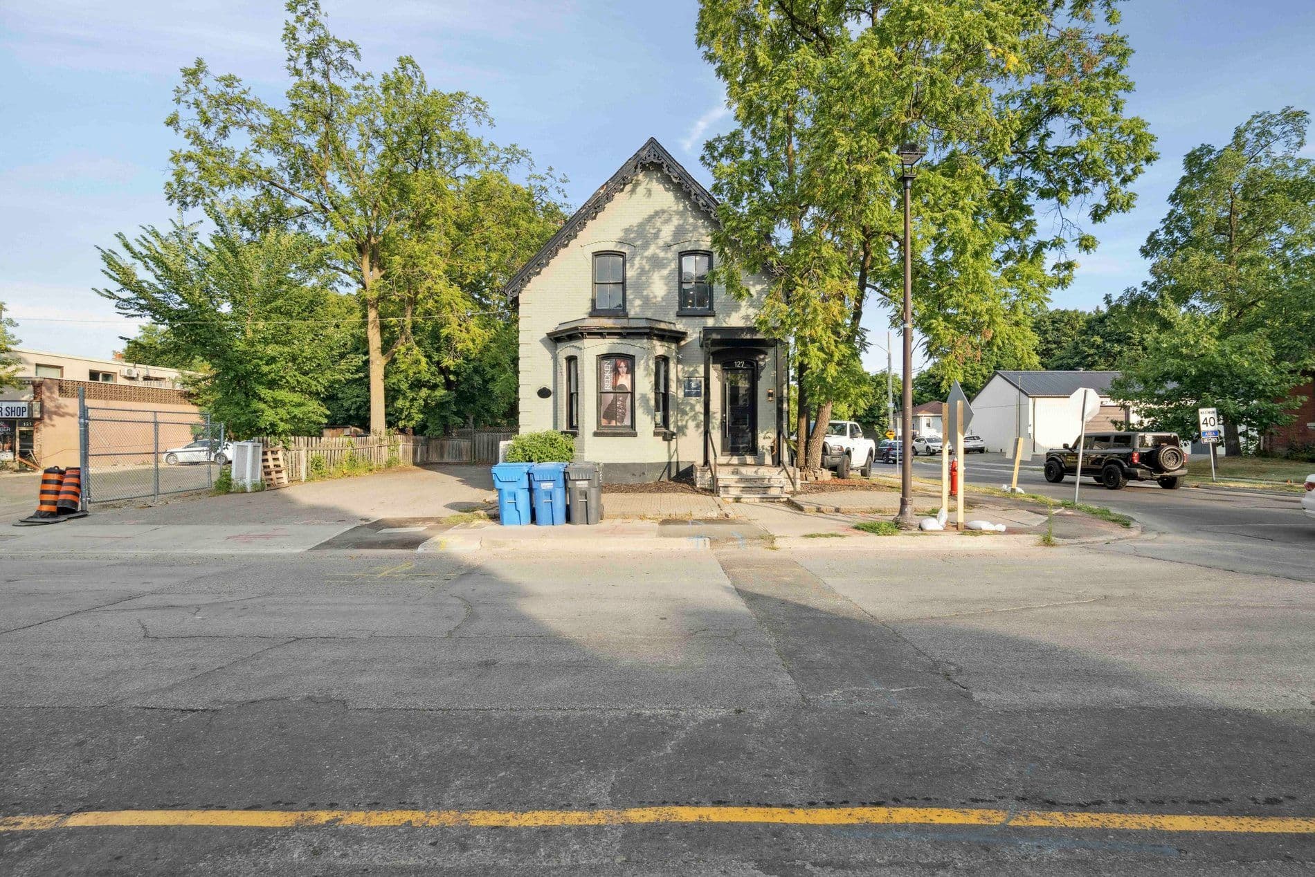 127 Queen Street W, Brampton, ON L6Y 1M3