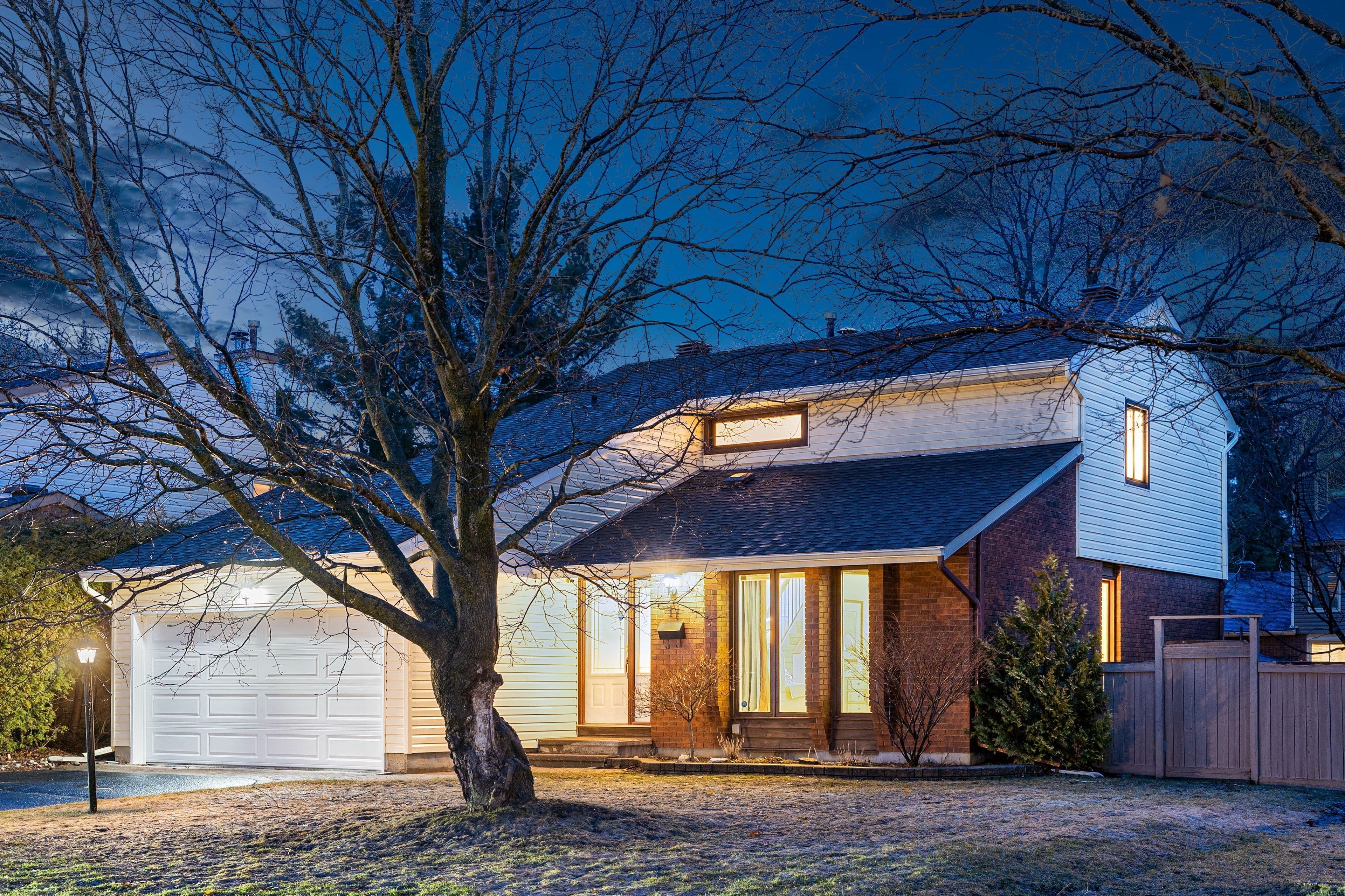 11 Melville Drive, Barrhaven, ON K2J 2B7