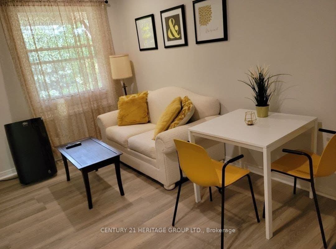 287 Lorne Avenue B, Newmarket, ON L3Y 4K6