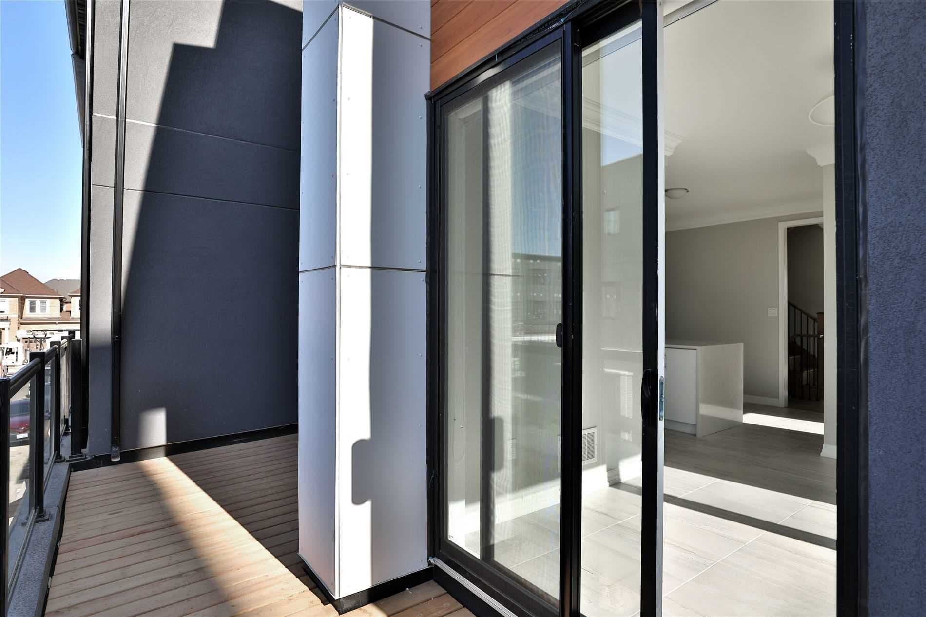 92 Huguenot Road #7, Oakville, ON L6H 0M3