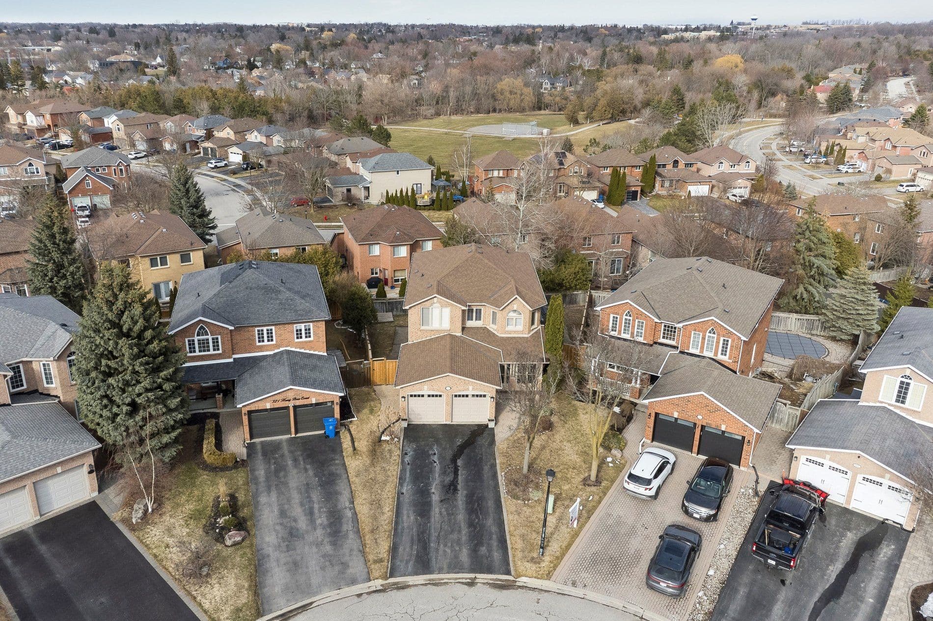 323 Harry Beer Court, Newmarket, ON L3Y 8M2