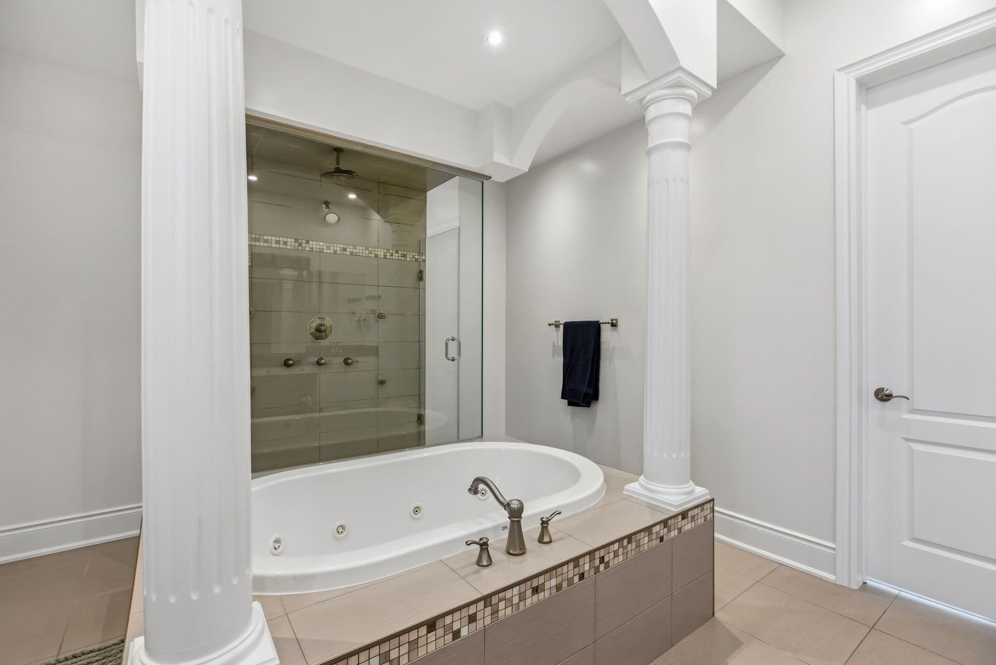 492 Rougemount Drive, Pickering, ON L1W 2B9