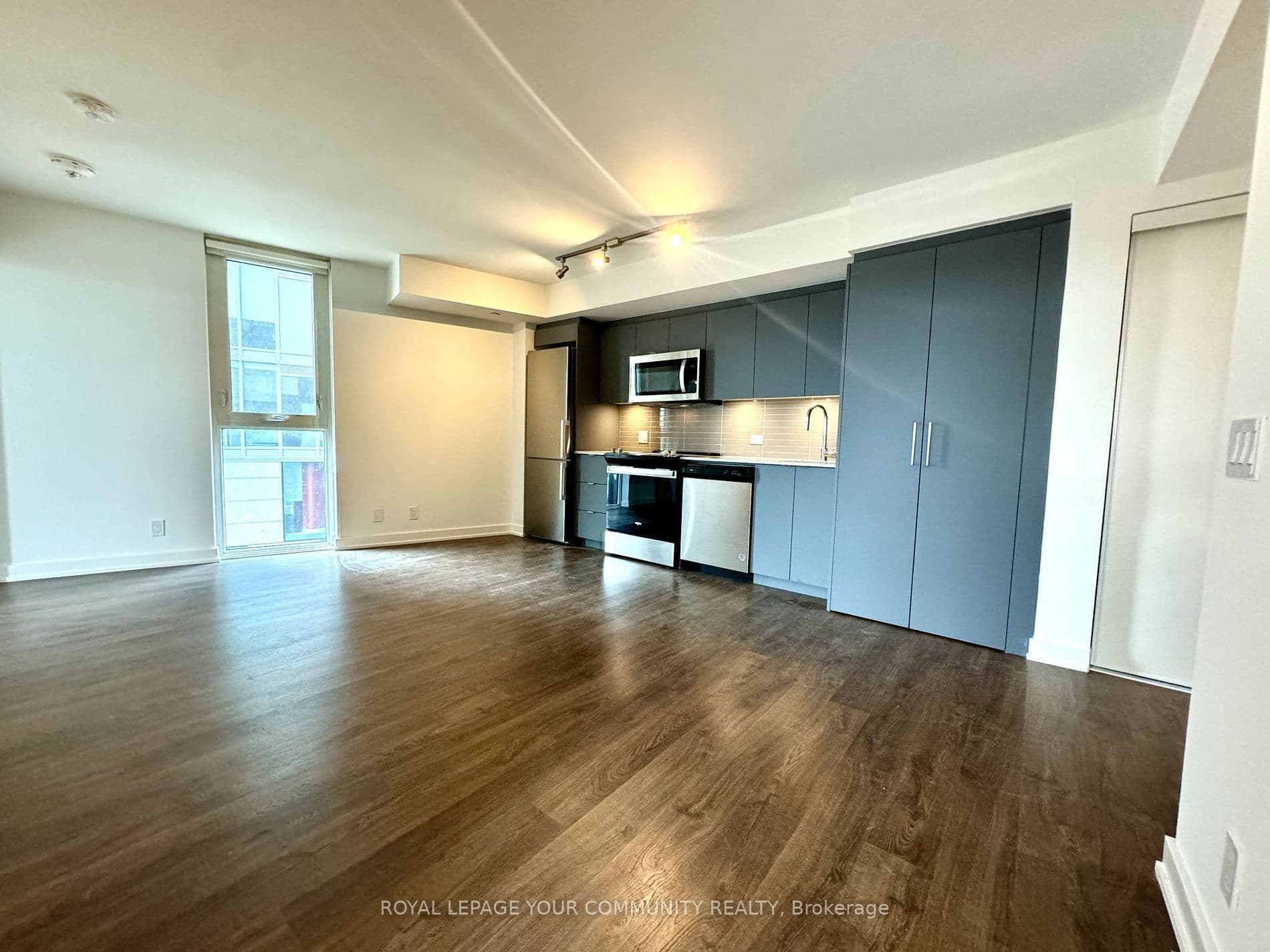 30 Tretti Way 223, Toronto C06, ON M3H 0E3