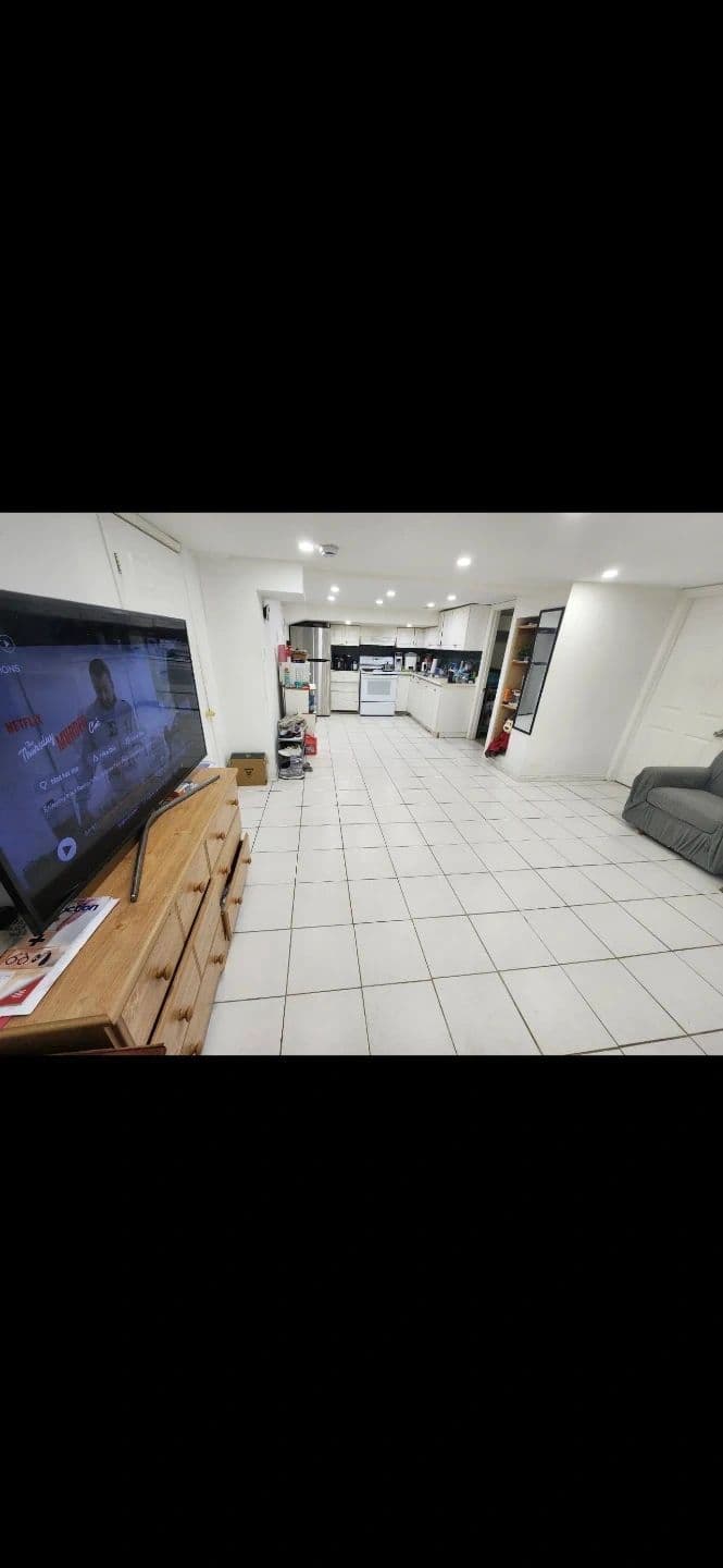 3244 Lawrence Avenue E BSMT, Toronto E09, ON M1H 1A4