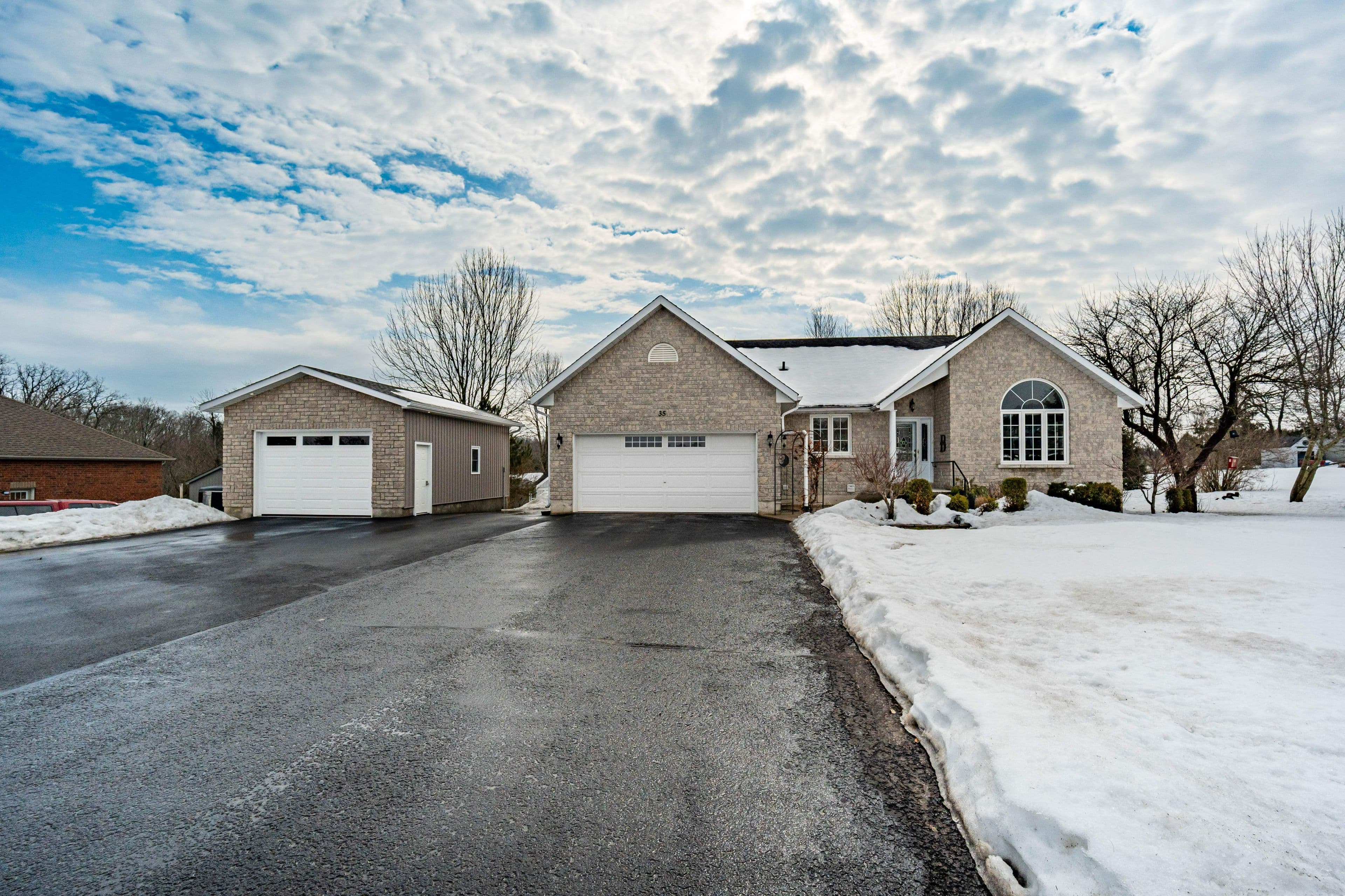 35 Applewood Drive, Trent Hills, ON K0L 1L0